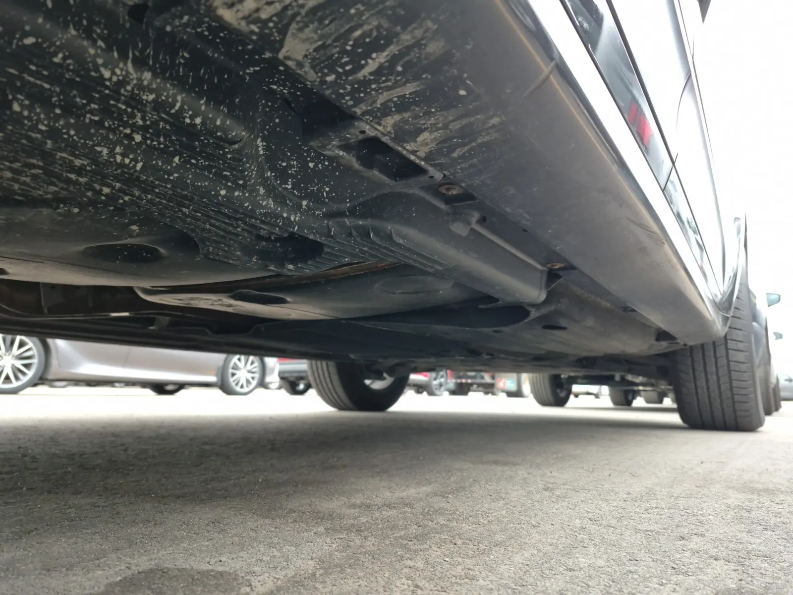 Undercarriage - Passenger Photo