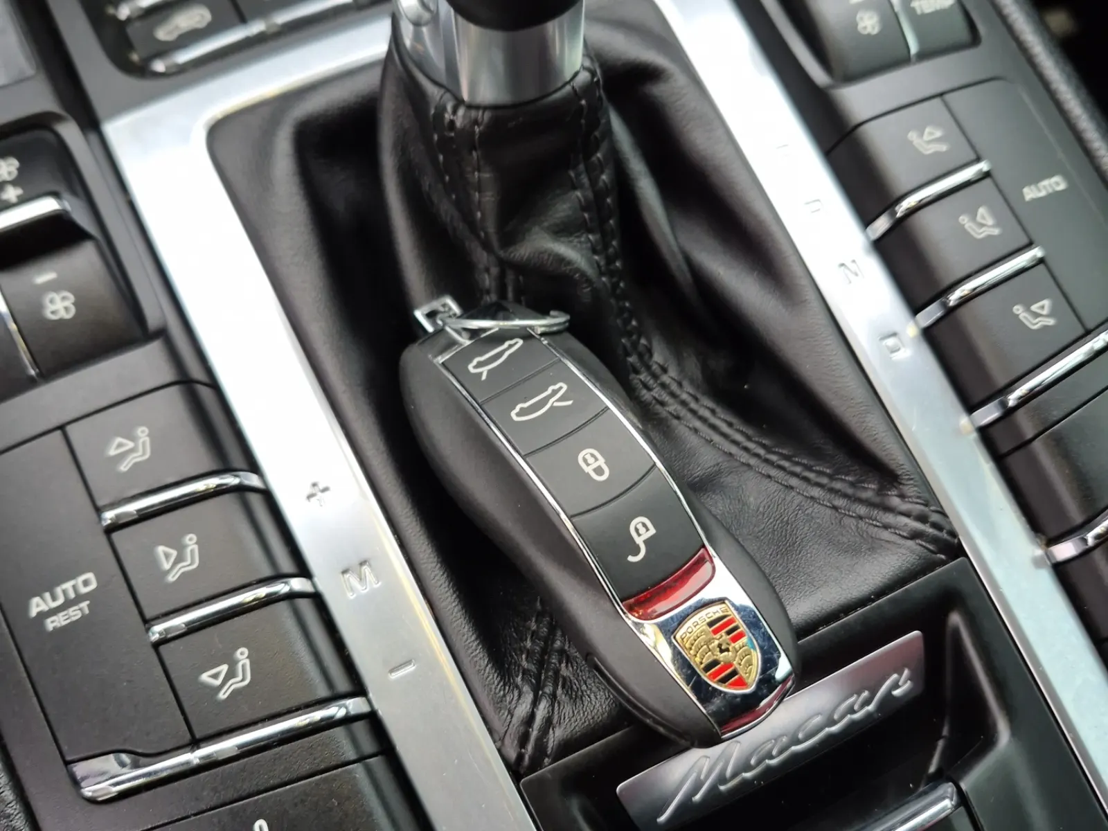 Keys/Fobs/Manual Photo