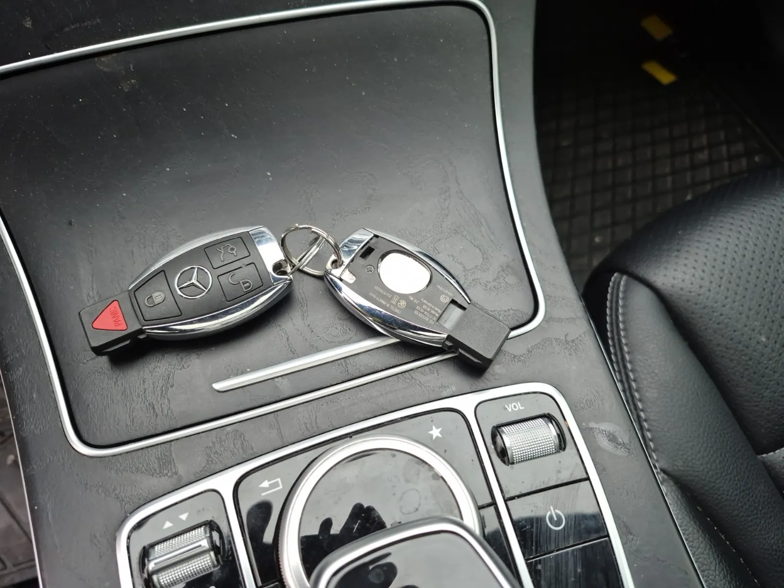 Keys/Fobs/Manual Photo