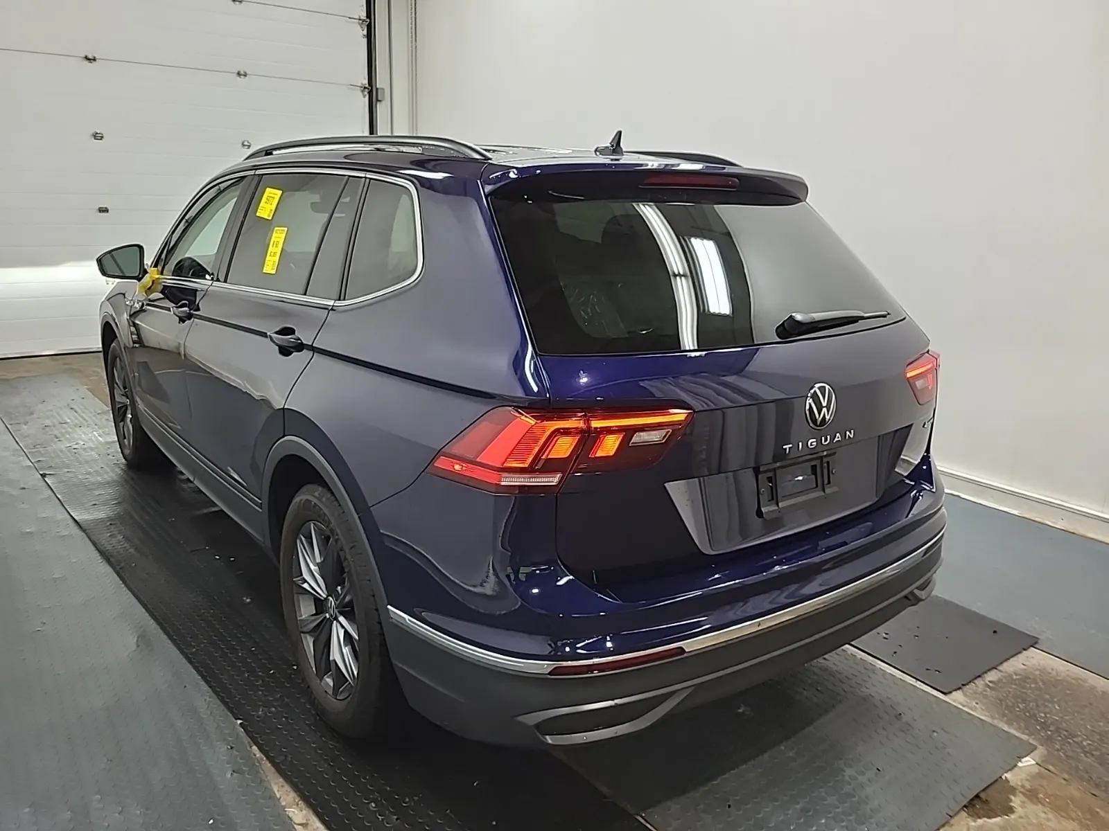 Driver Rear 3/4 Photo