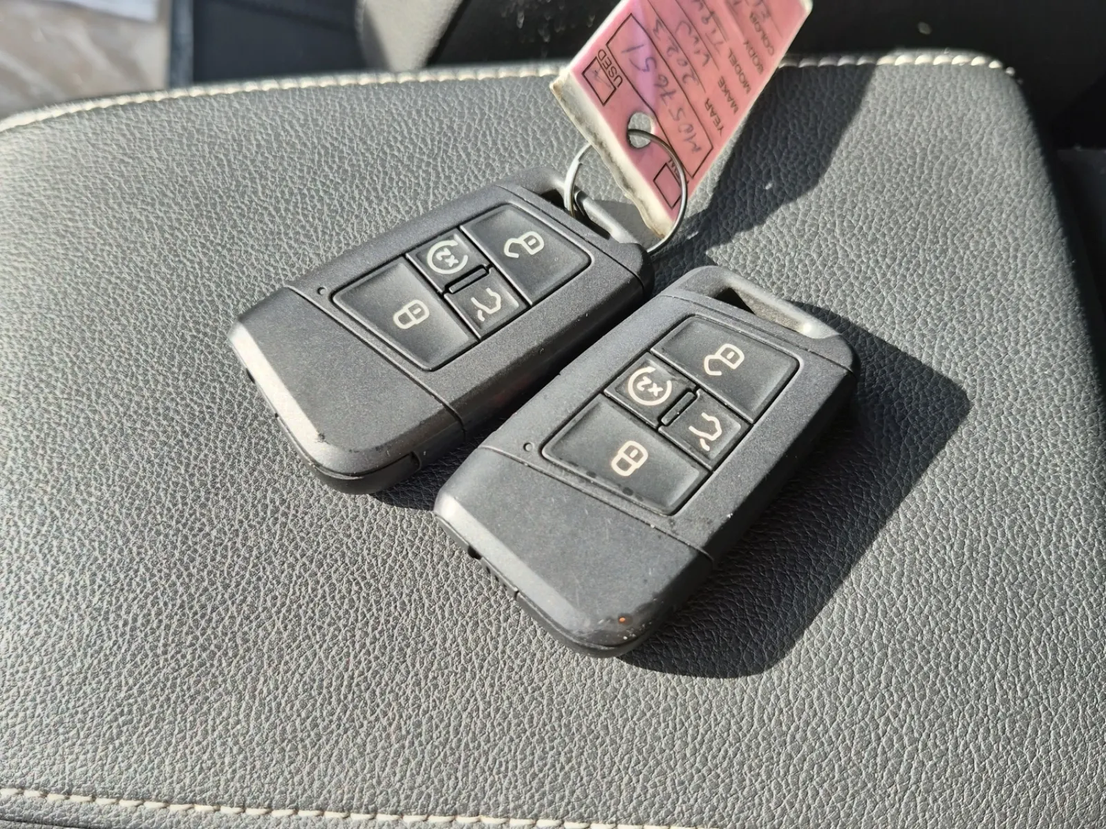Keys/Fobs/Manual Photo