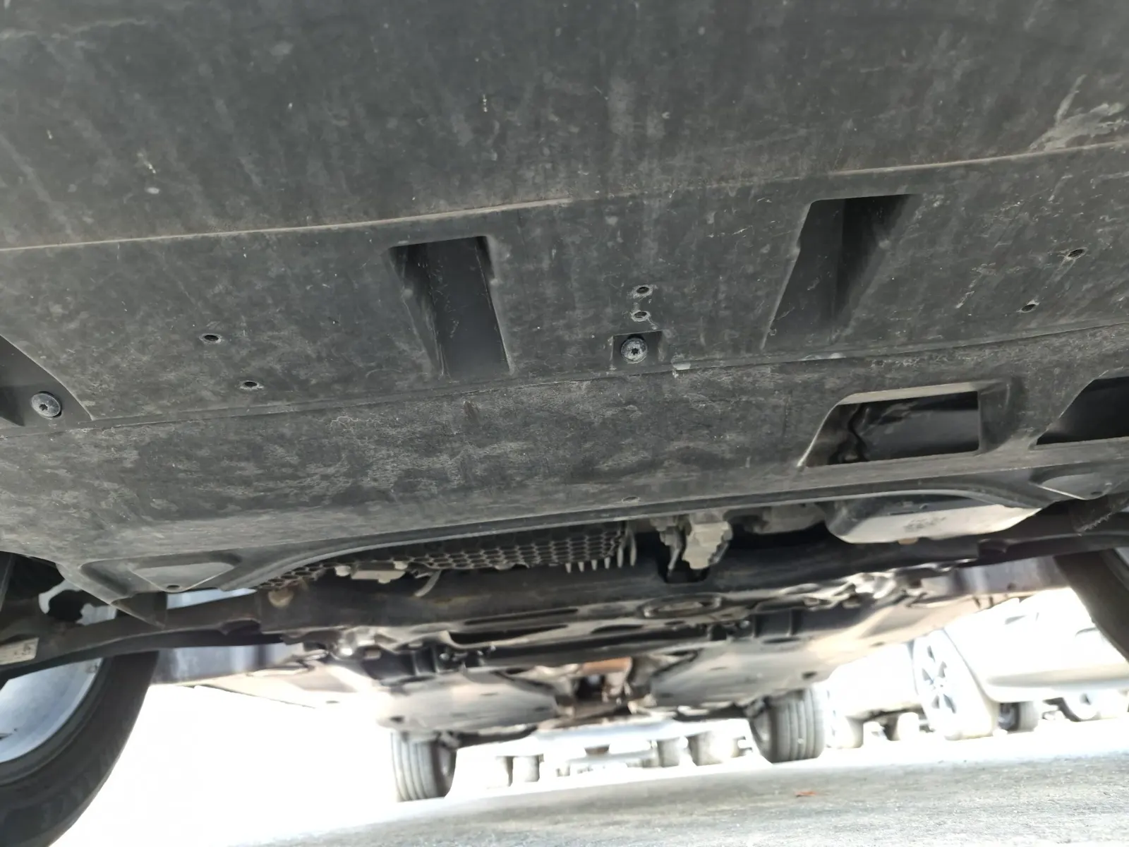 Undercarriage - Front Photo
