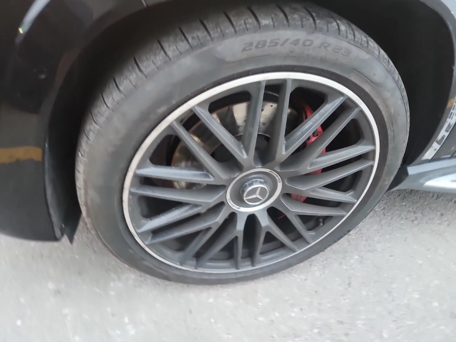 Front driver wheel/tire photo
