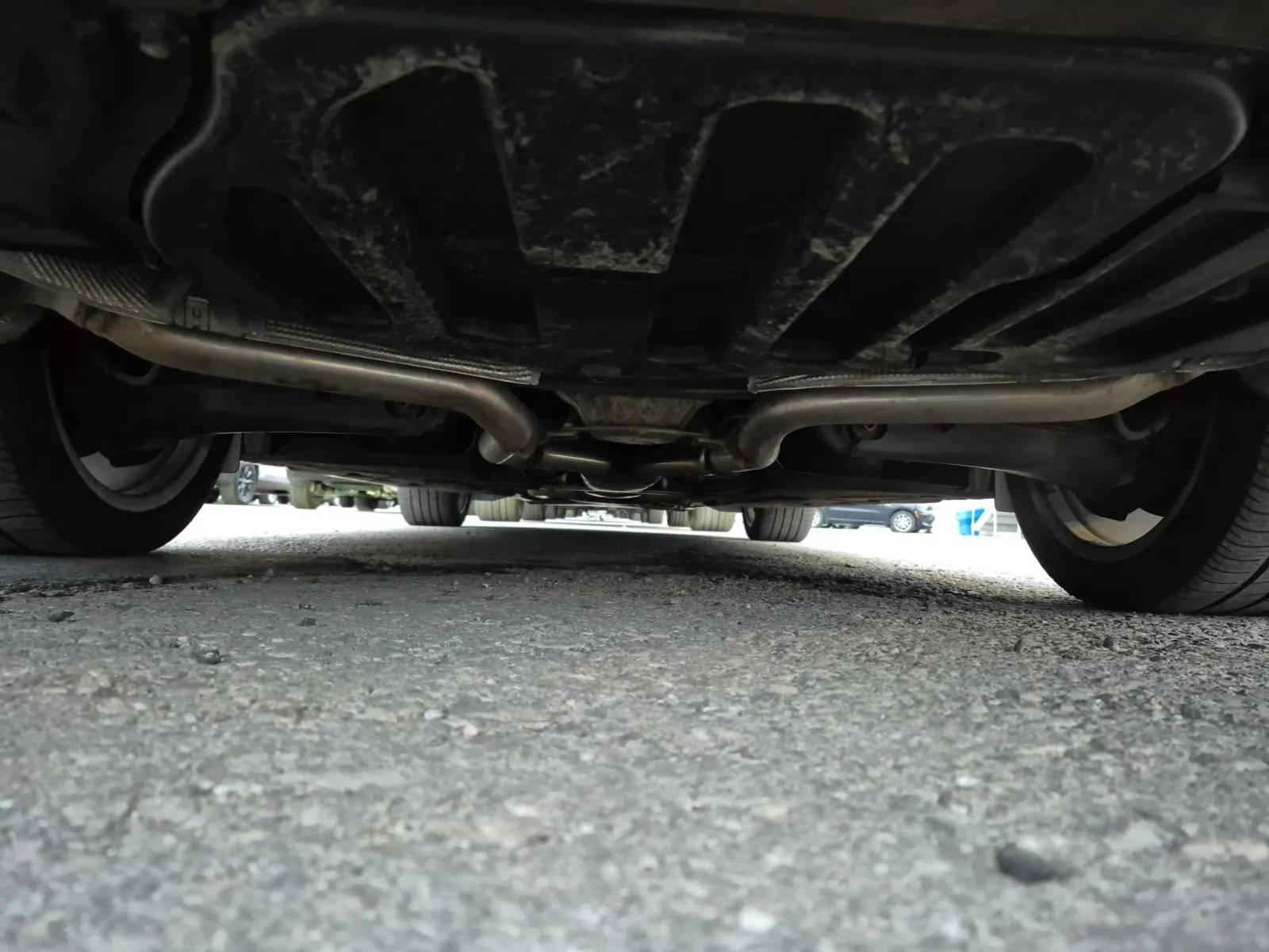 Undercarriage - Rear Photo