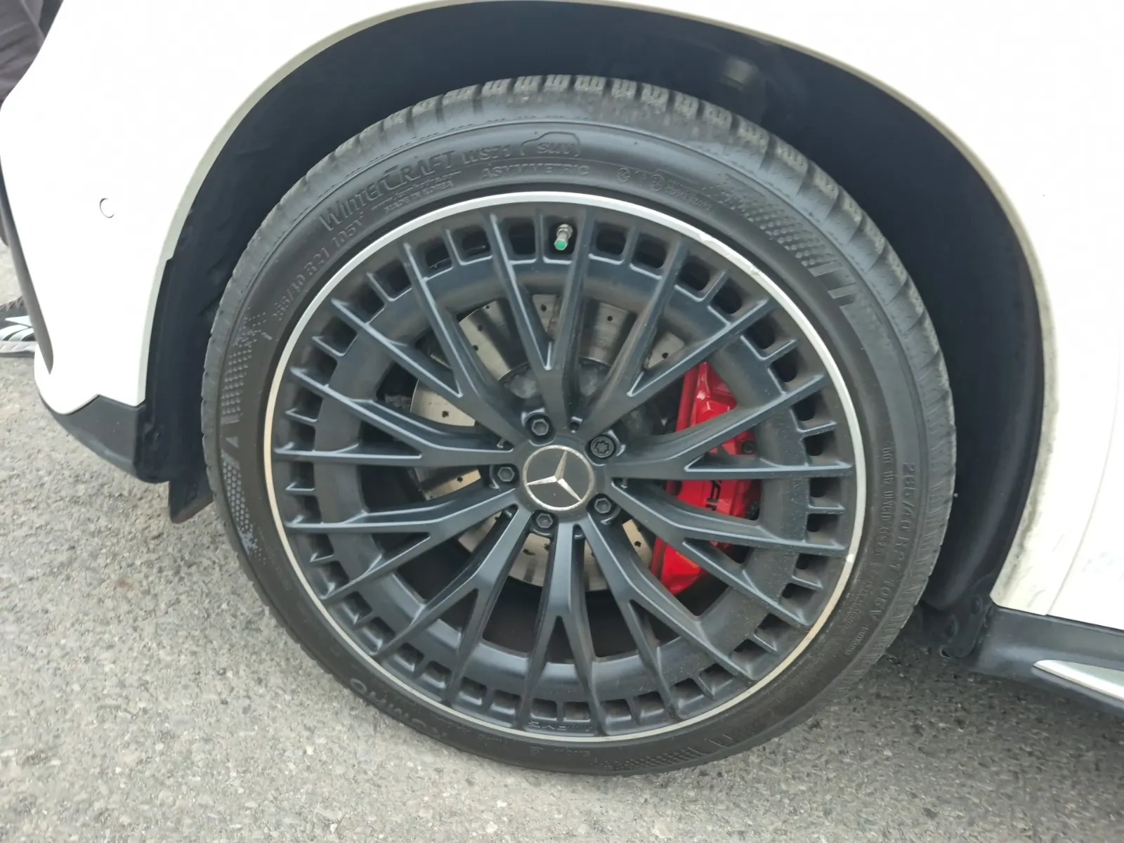 Front driver wheel/tire photo