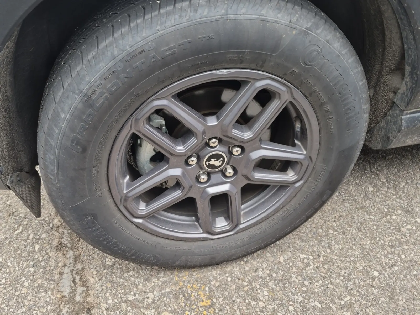 Front driver wheel/tire photo
