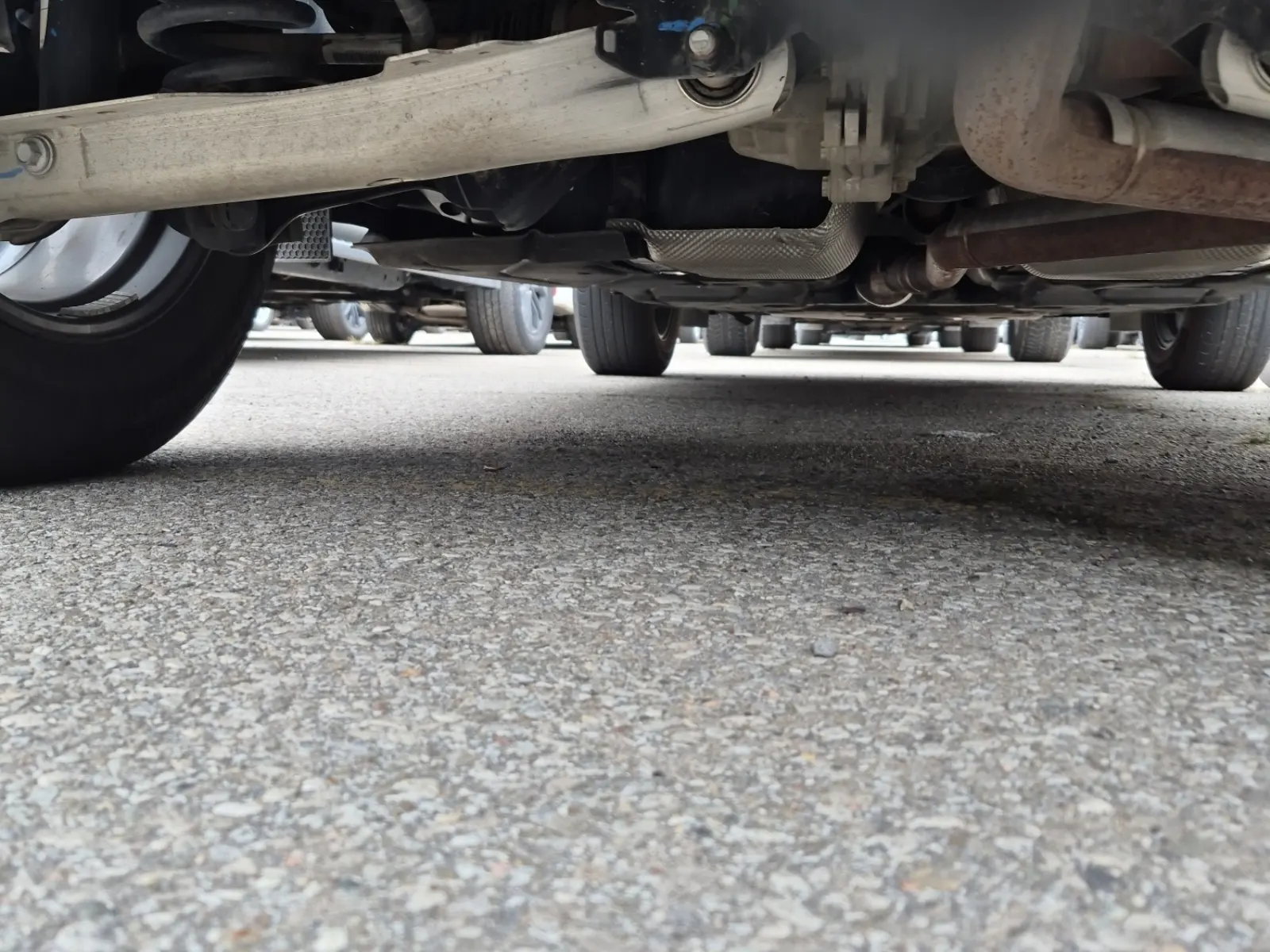 Undercarriage - Rear Photo