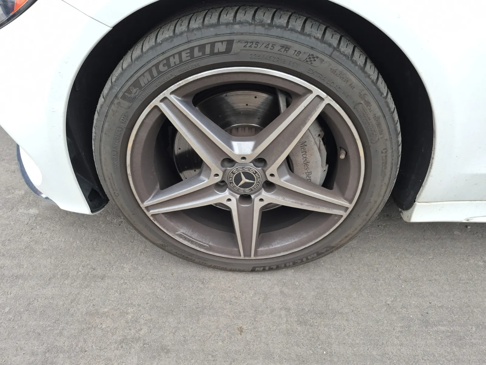 Front driver wheel/tire photo