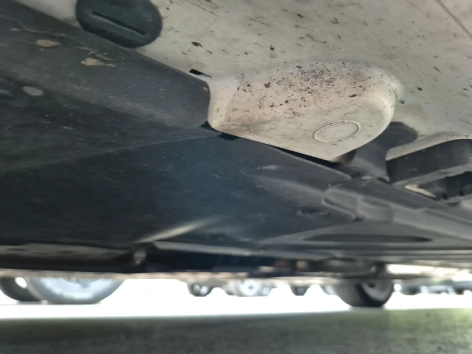 Undercarriage - Driver Photo