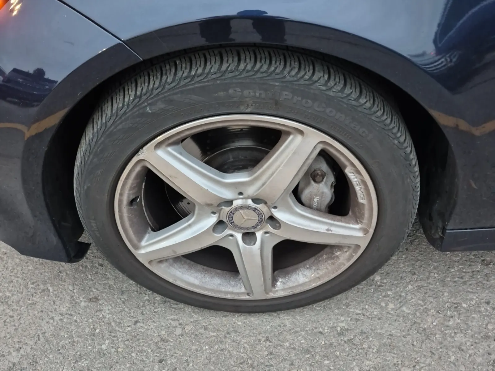 Front driver wheel/tire photo