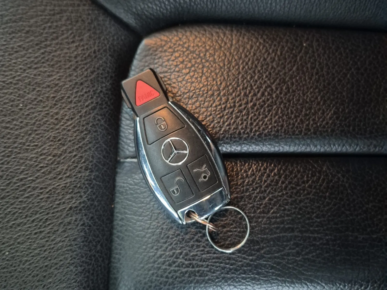 Keys/Fobs/Manual Photo