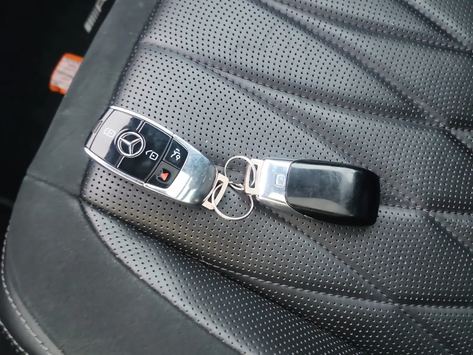 Keys/Fobs/Manual Photo