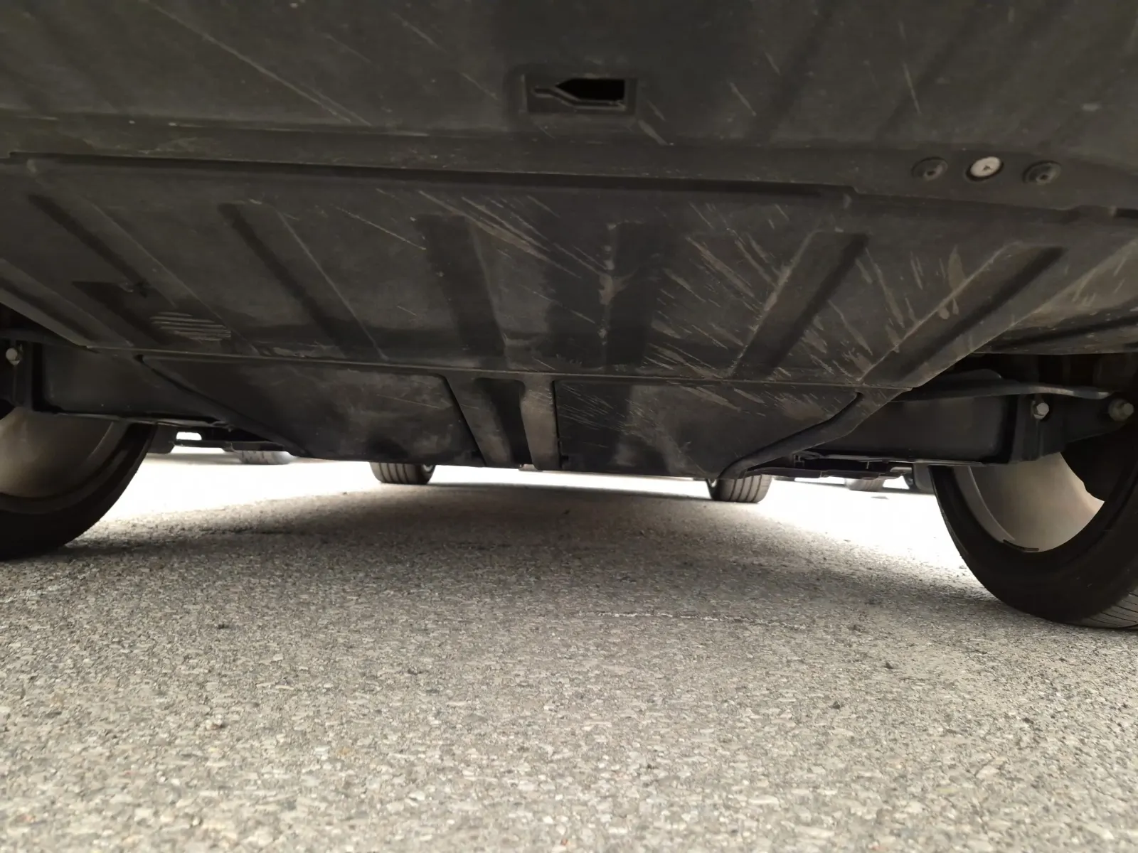 Undercarriage - Rear Photo