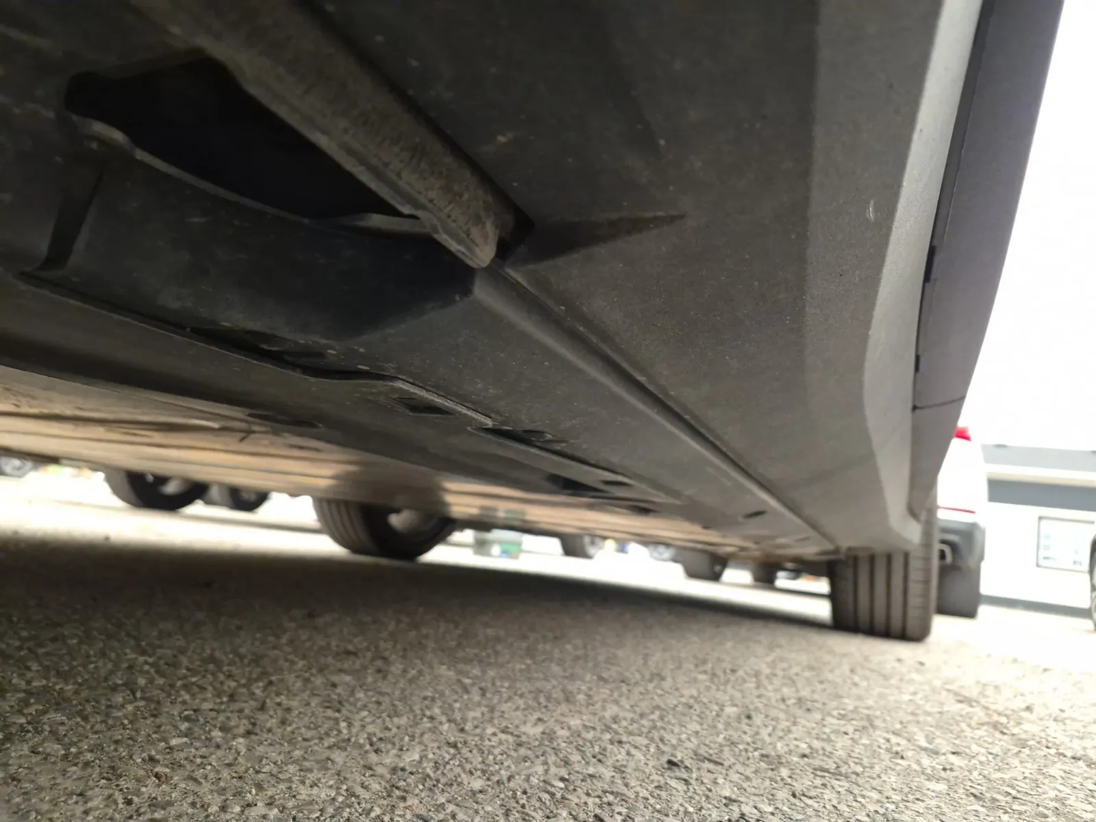 Undercarriage - Passenger Photo