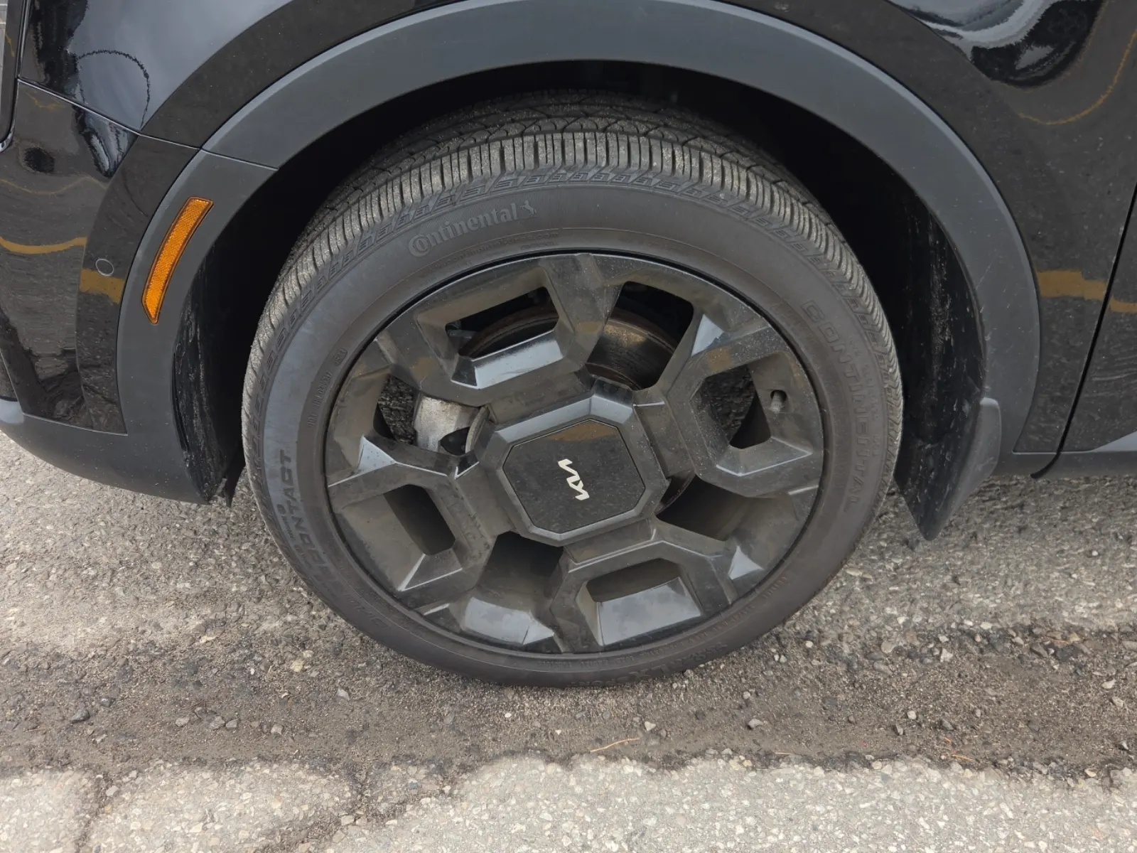 Front driver wheel/tire photo
