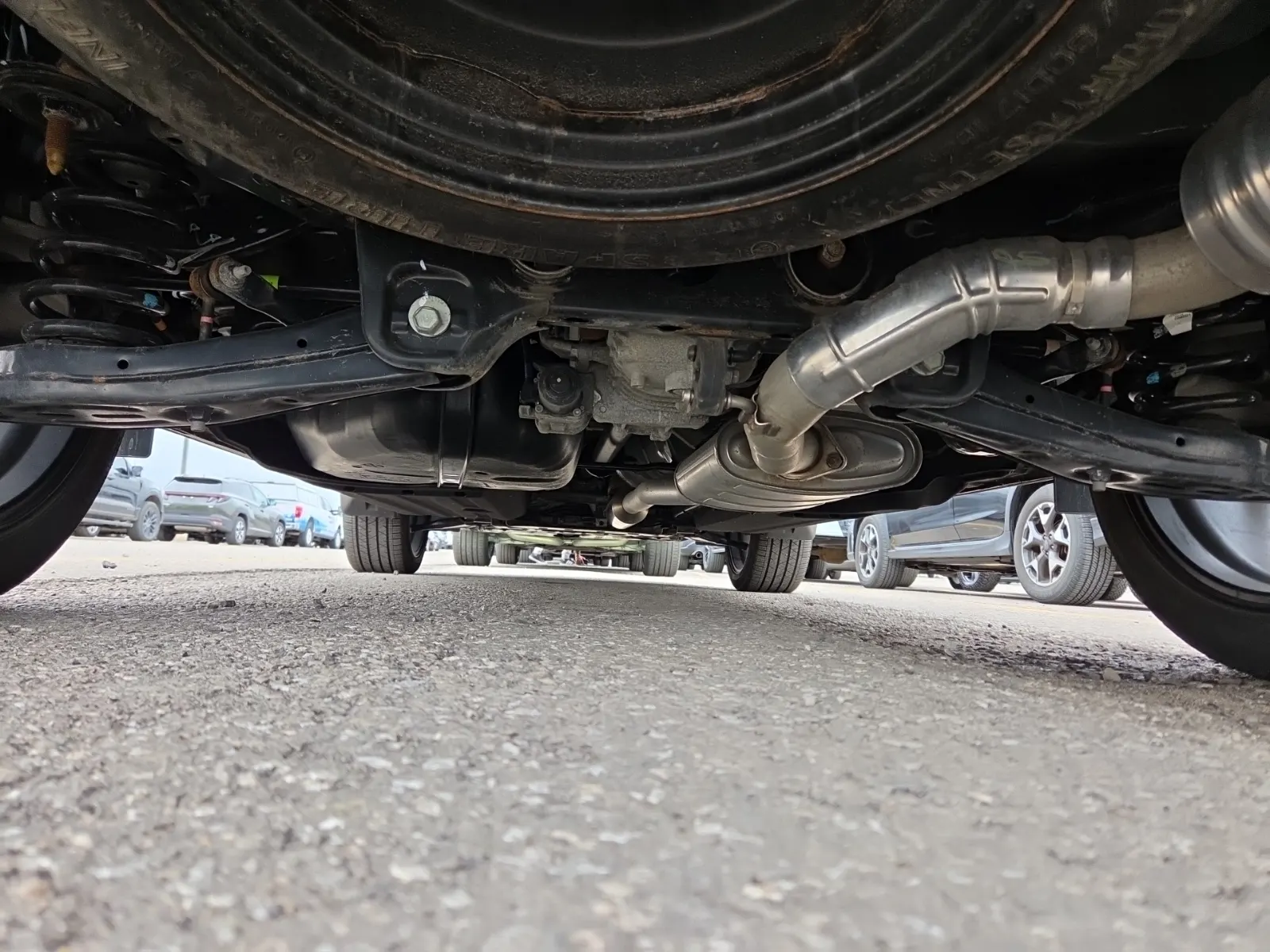 Undercarriage - Rear Photo