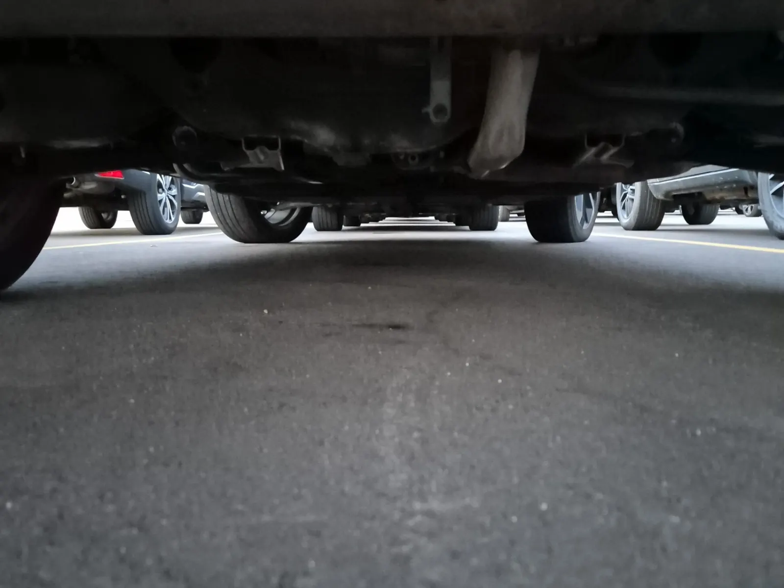 Undercarriage - Rear Photo