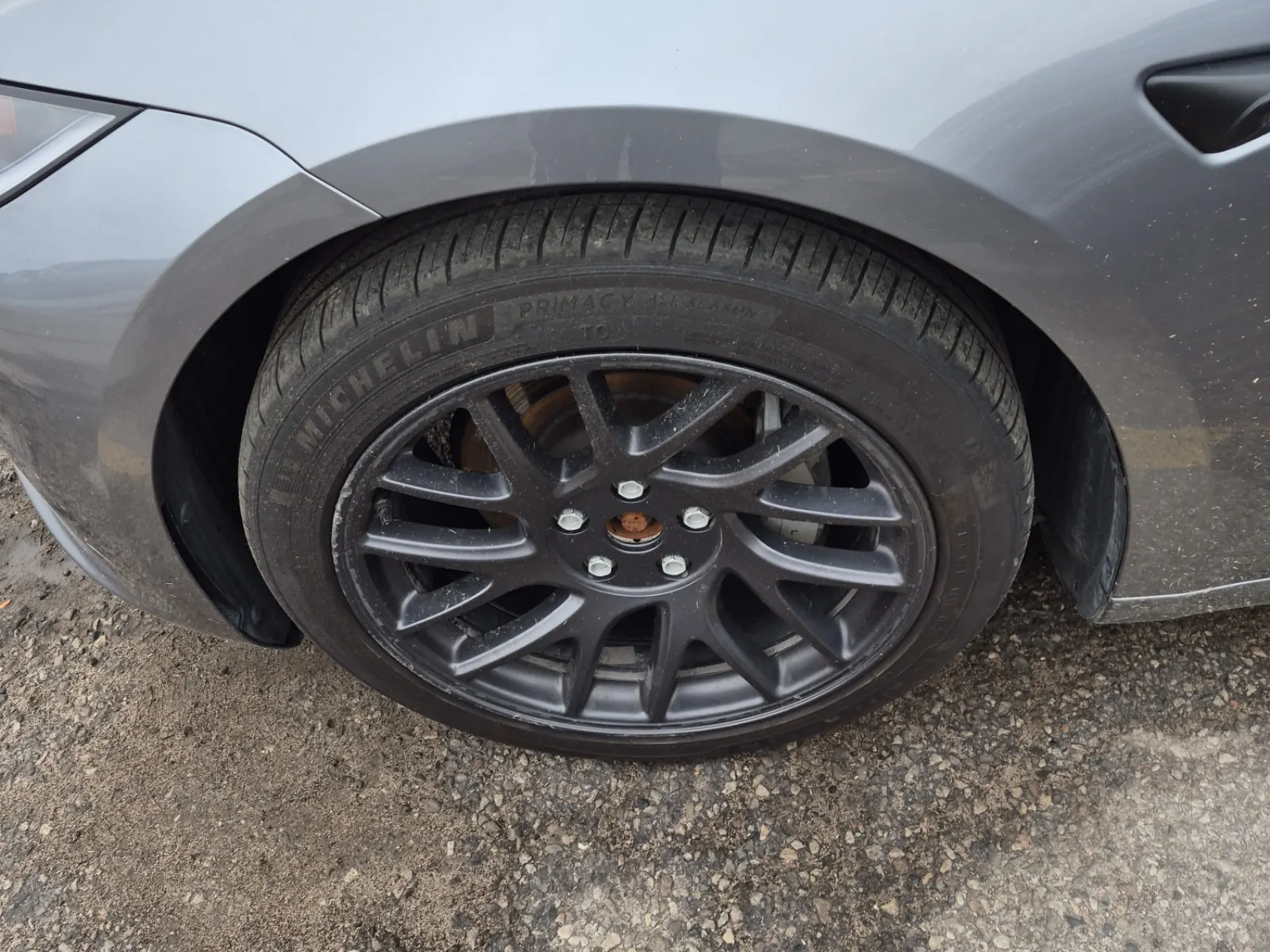Front driver wheel/tire photo