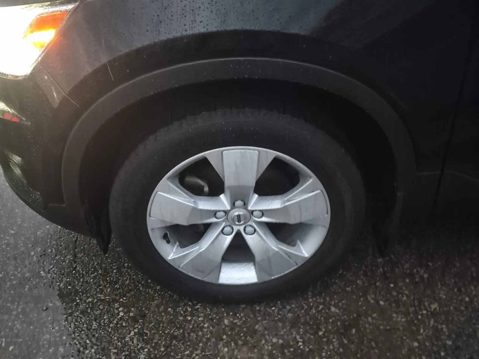 Front driver wheel/tire photo
