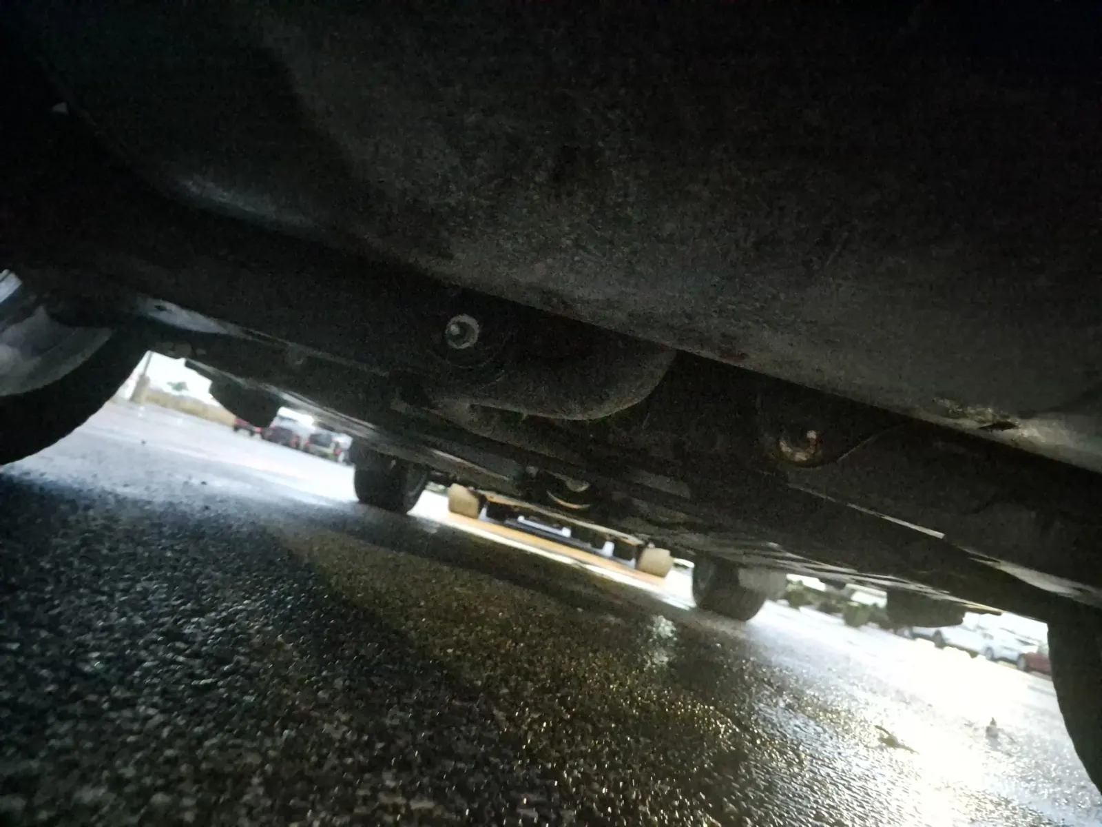 Undercarriage - Rear Photo