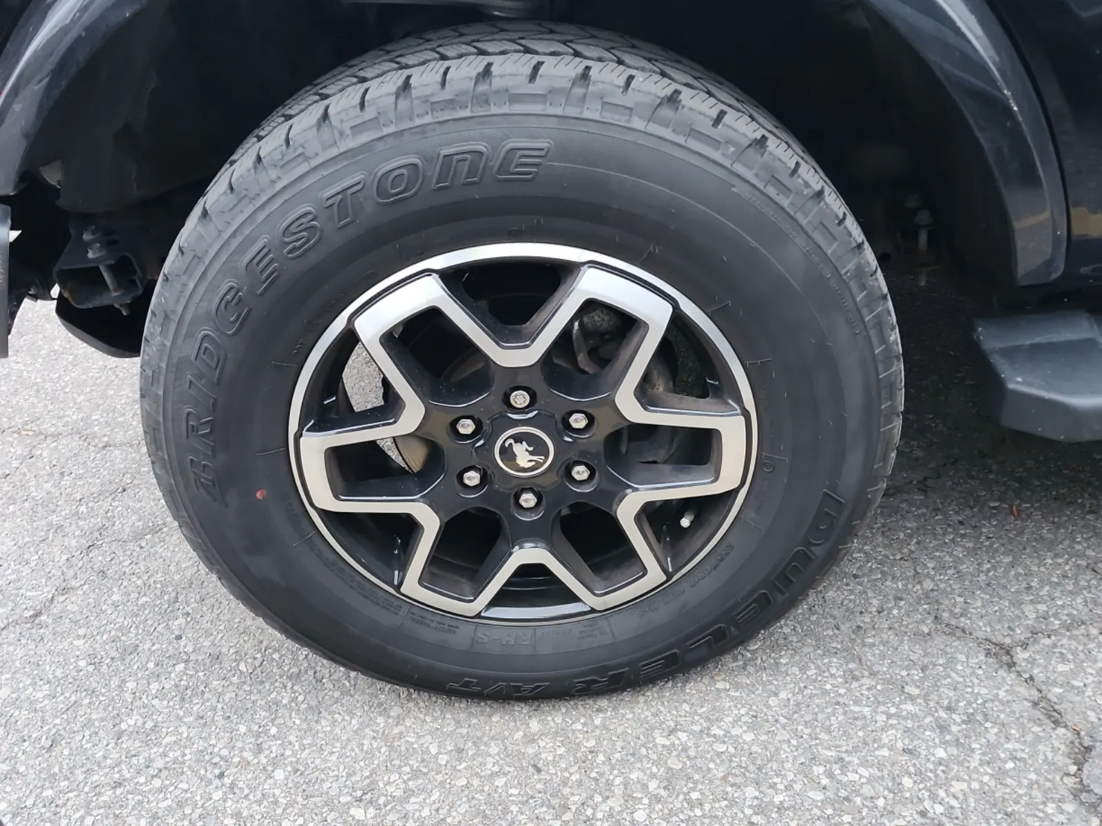 Front driver wheel/tire photo
