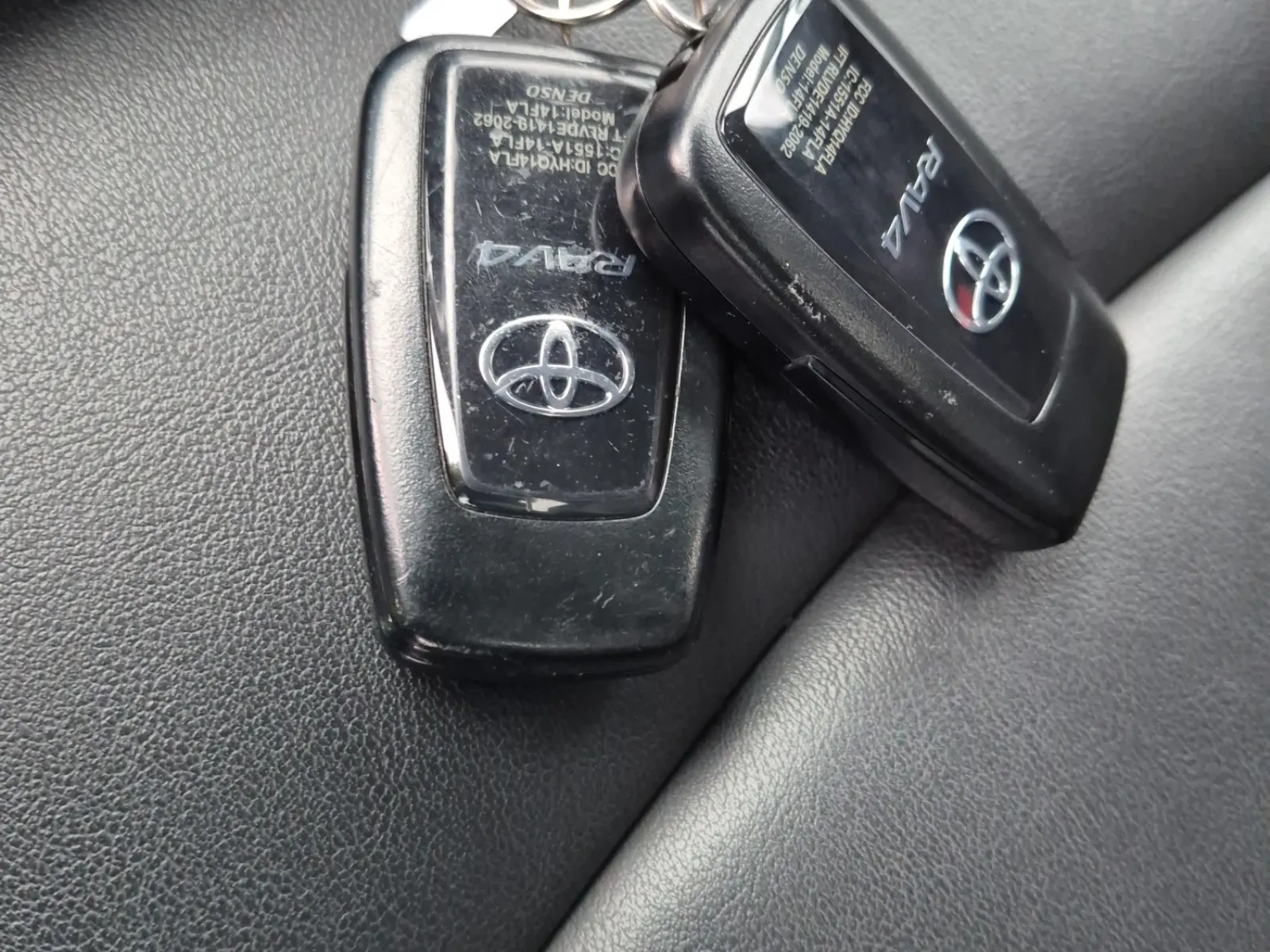 Keys/Fobs/Manual Photo