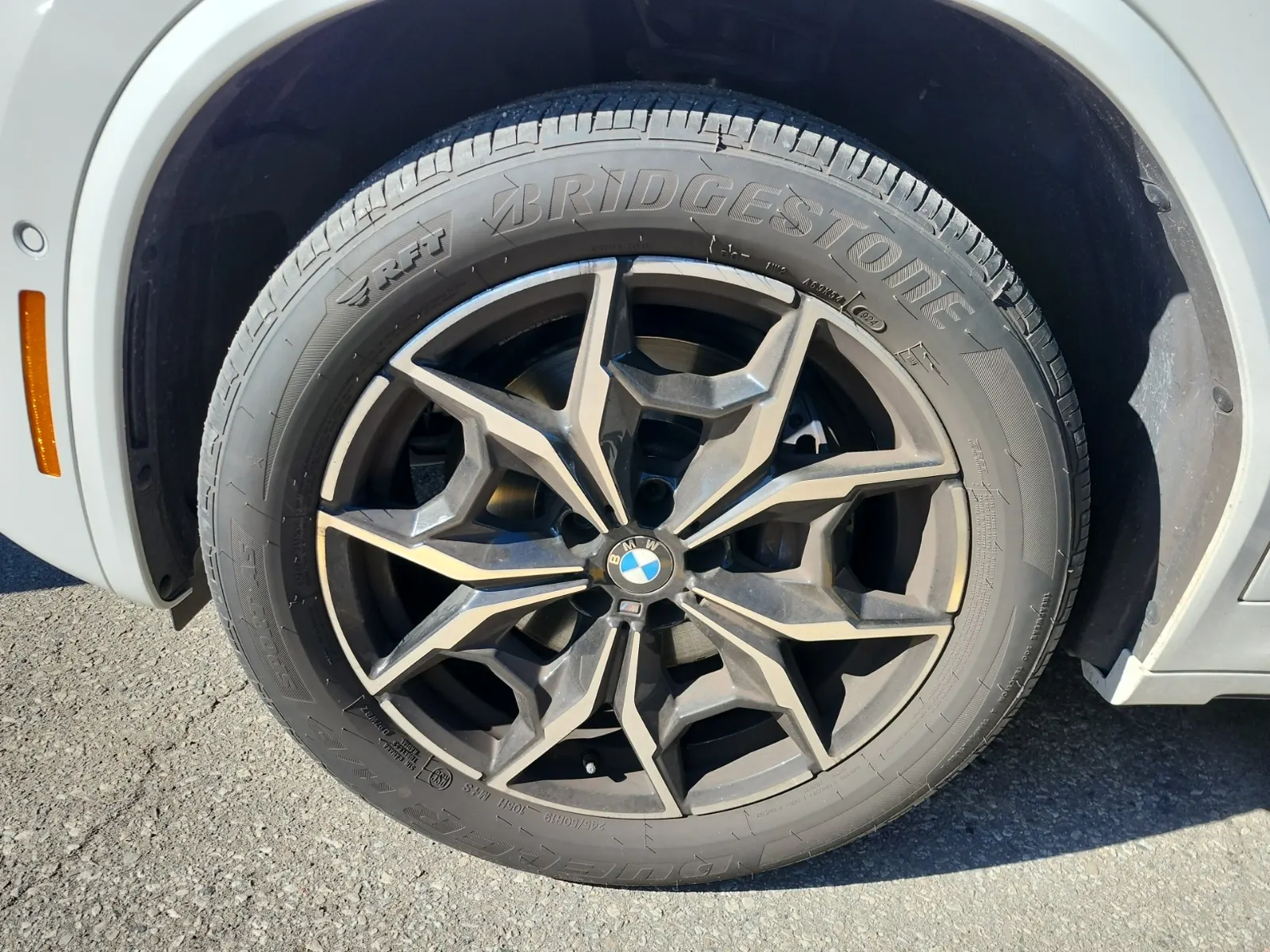 Front driver wheel/tire photo