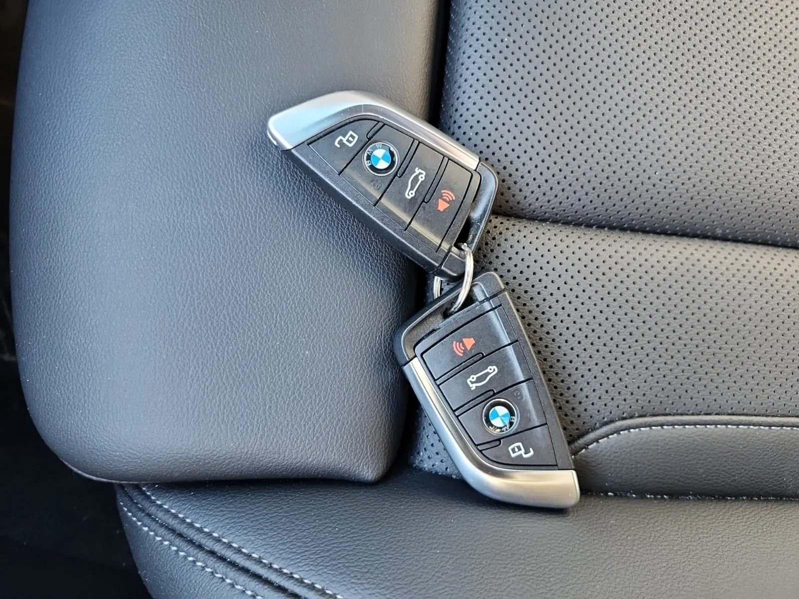Keys/Fobs/Manual Photo