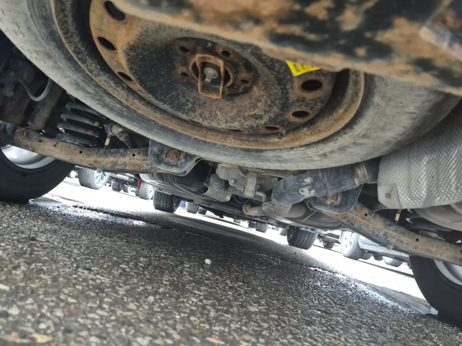Undercarriage - Rear Photo