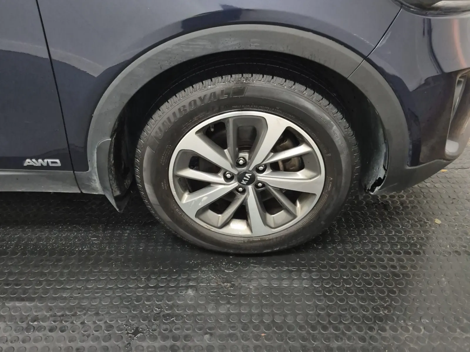 Right Front Wheel/Tire Photo