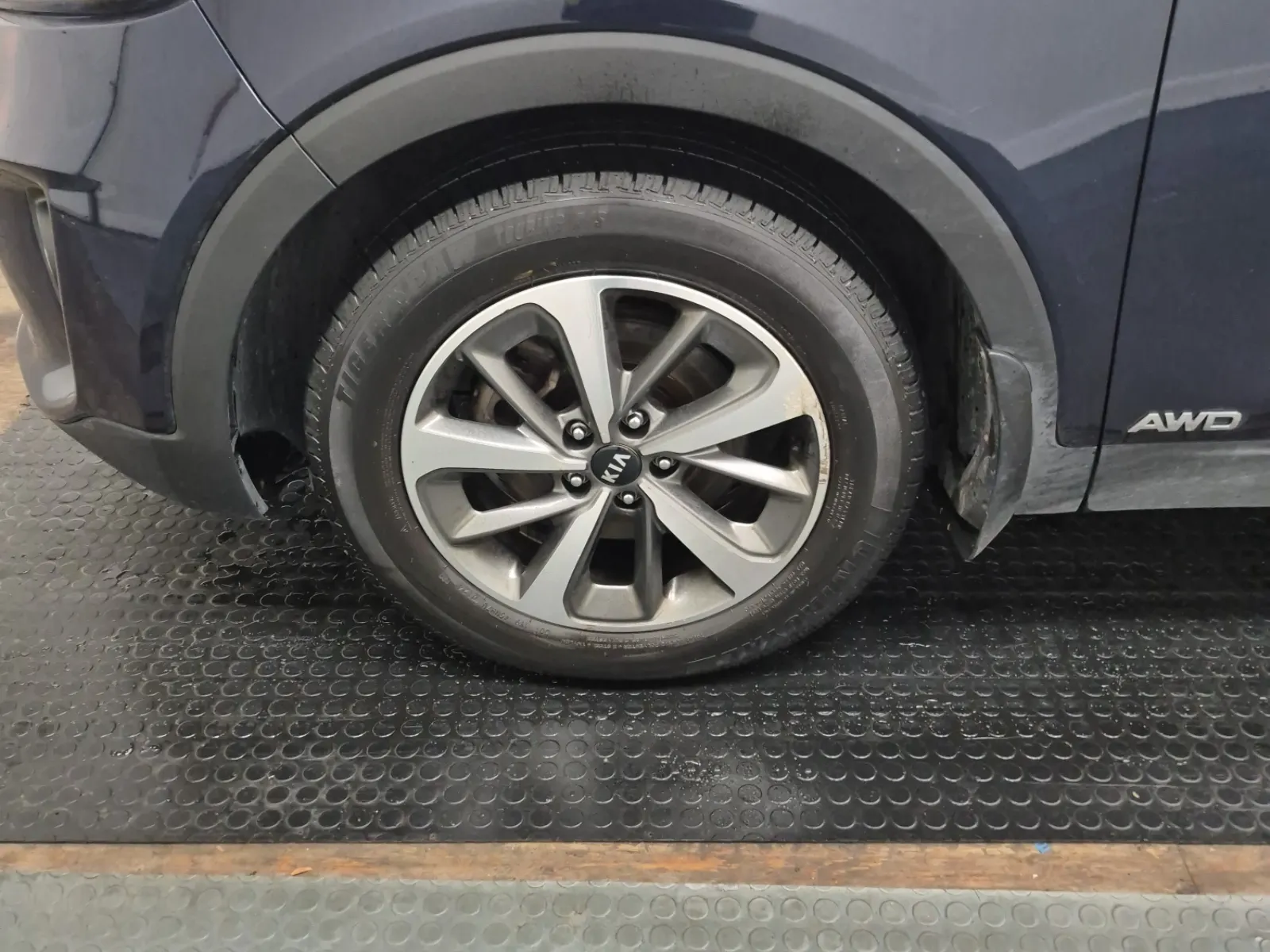 Front driver wheel/tire photo