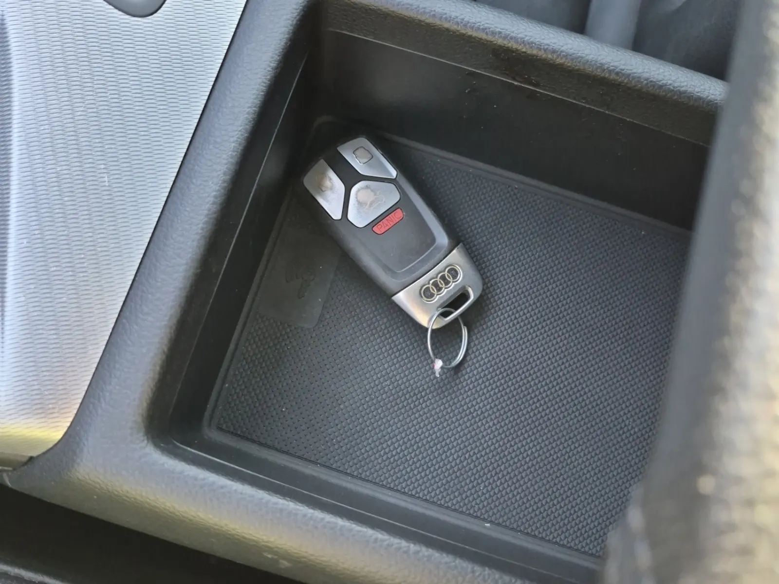Keys/Fobs/Manual Photo