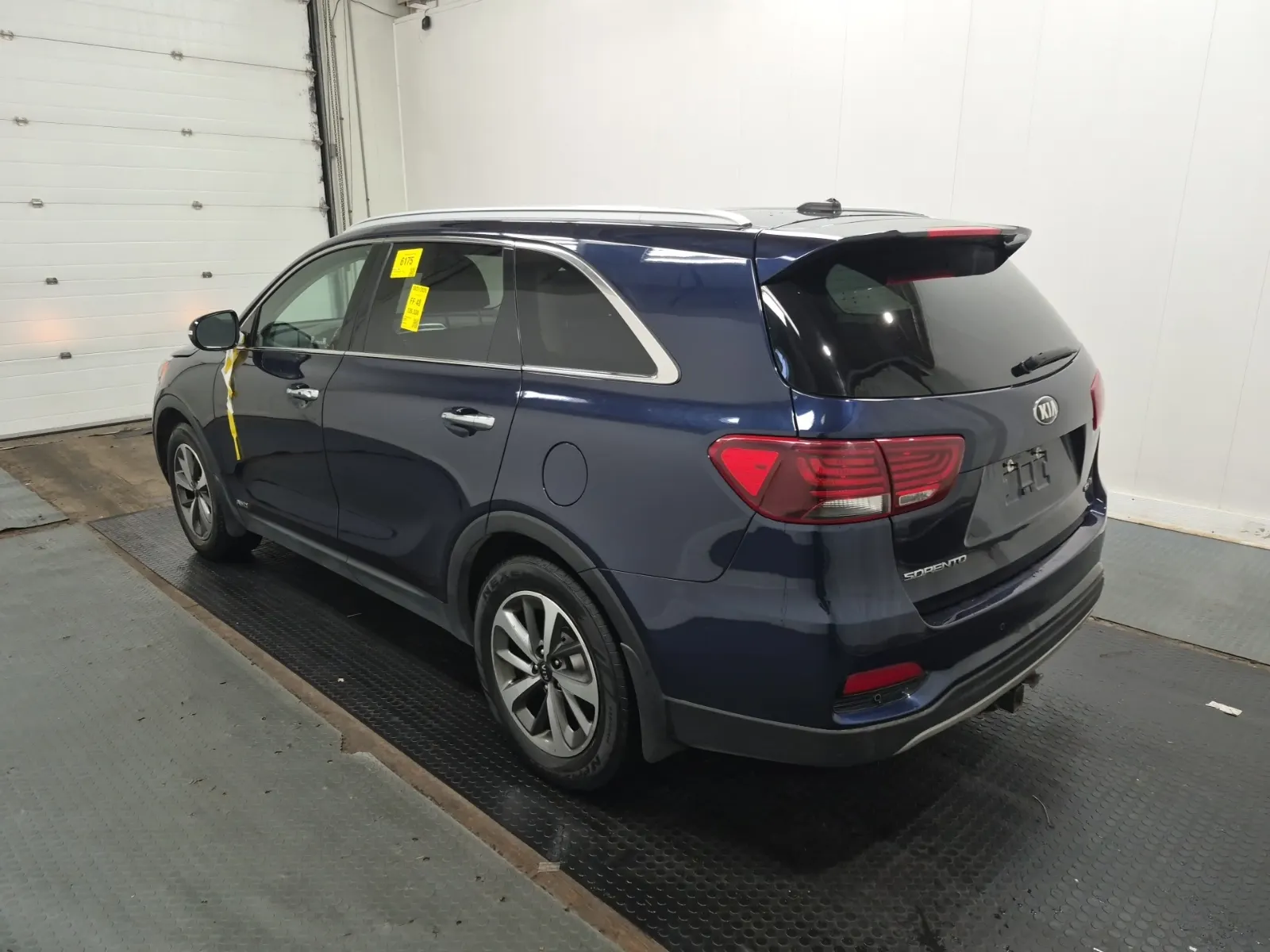 Driver Rear 3/4 Photo