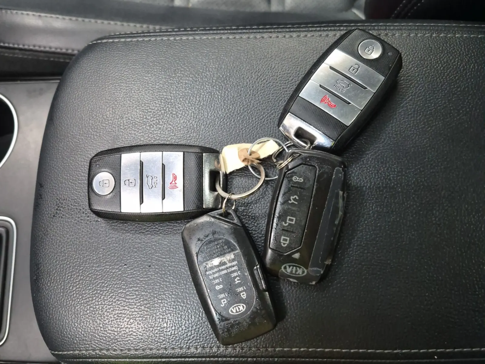 Keys/Fobs/Manual Photo