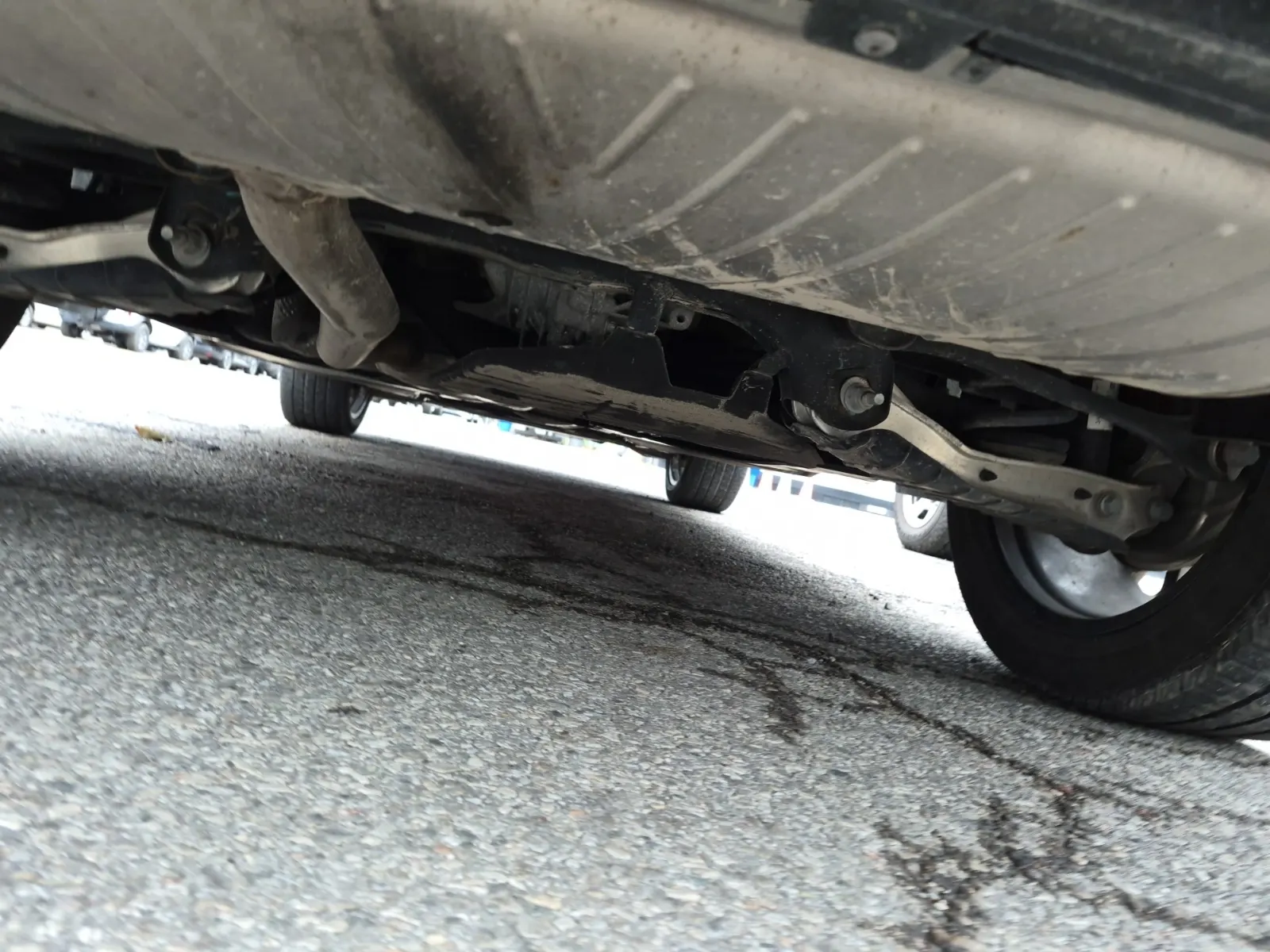 Undercarriage - Rear Photo
