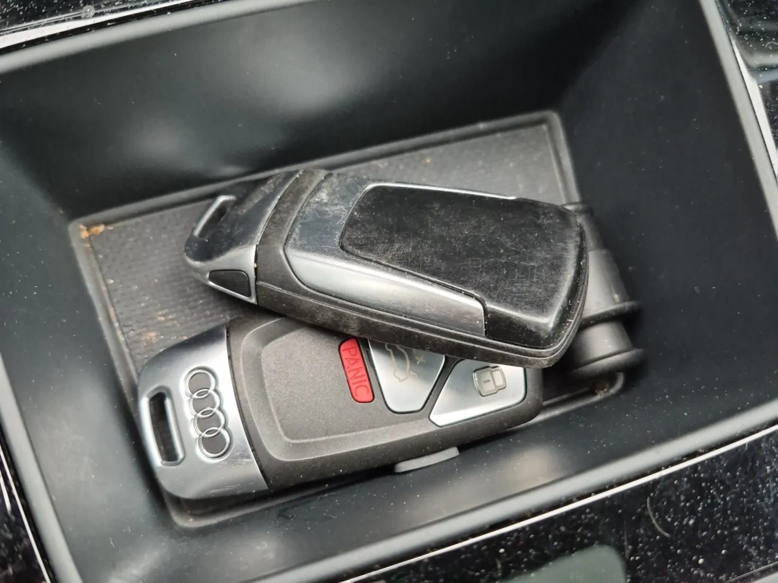 Keys/Fobs/Manual Photo