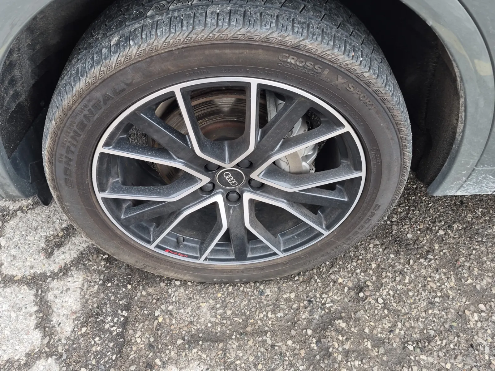 Front driver wheel/tire photo
