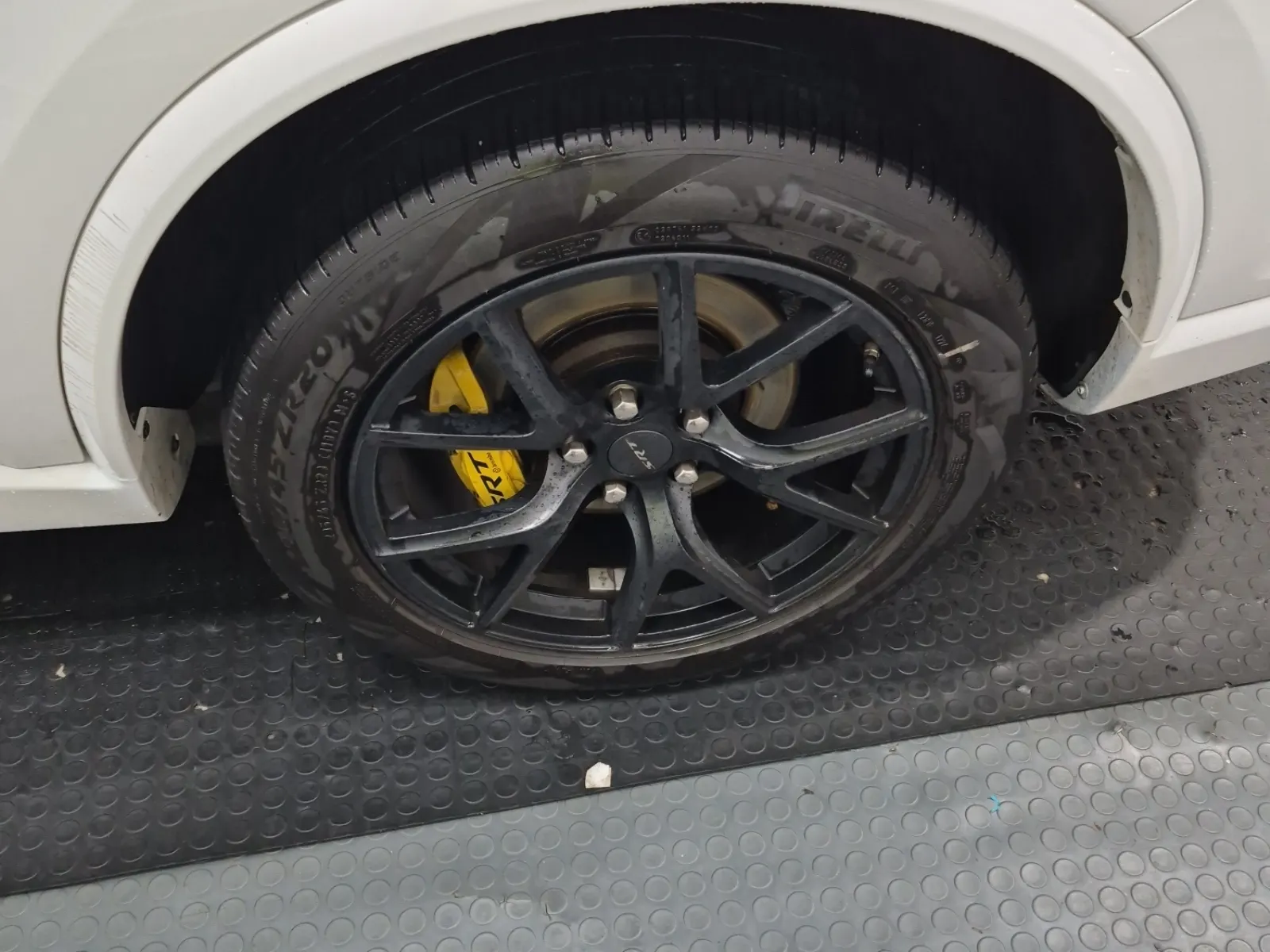 Left Rear Wheel/Tire Photo