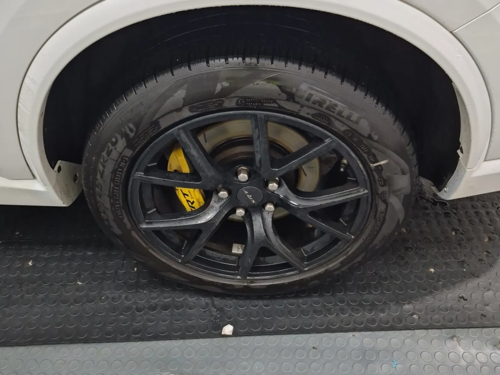 Front driver wheel/tire photo