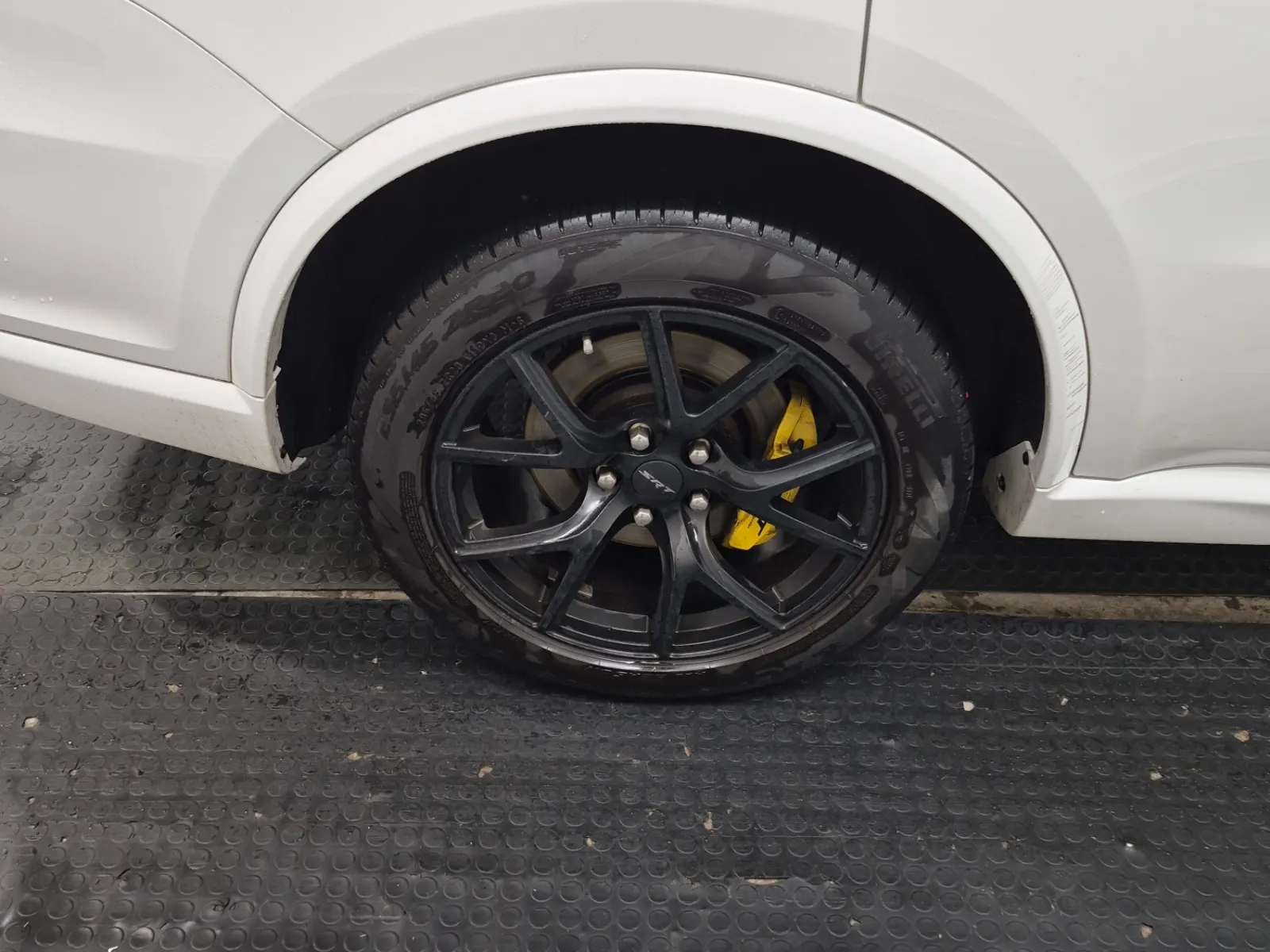 Right Rear Wheel/Tire Photo