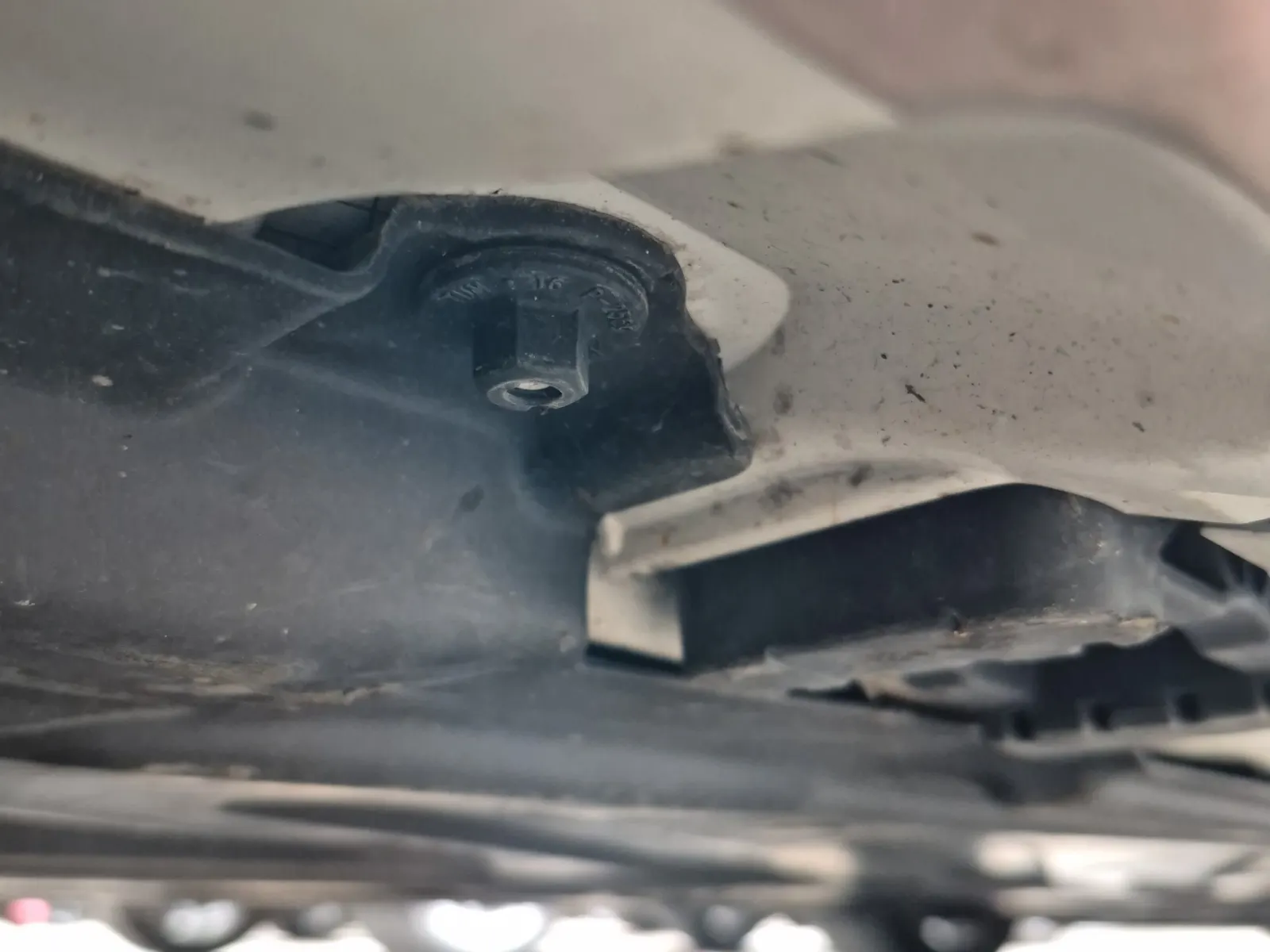 Undercarriage - Passenger Photo