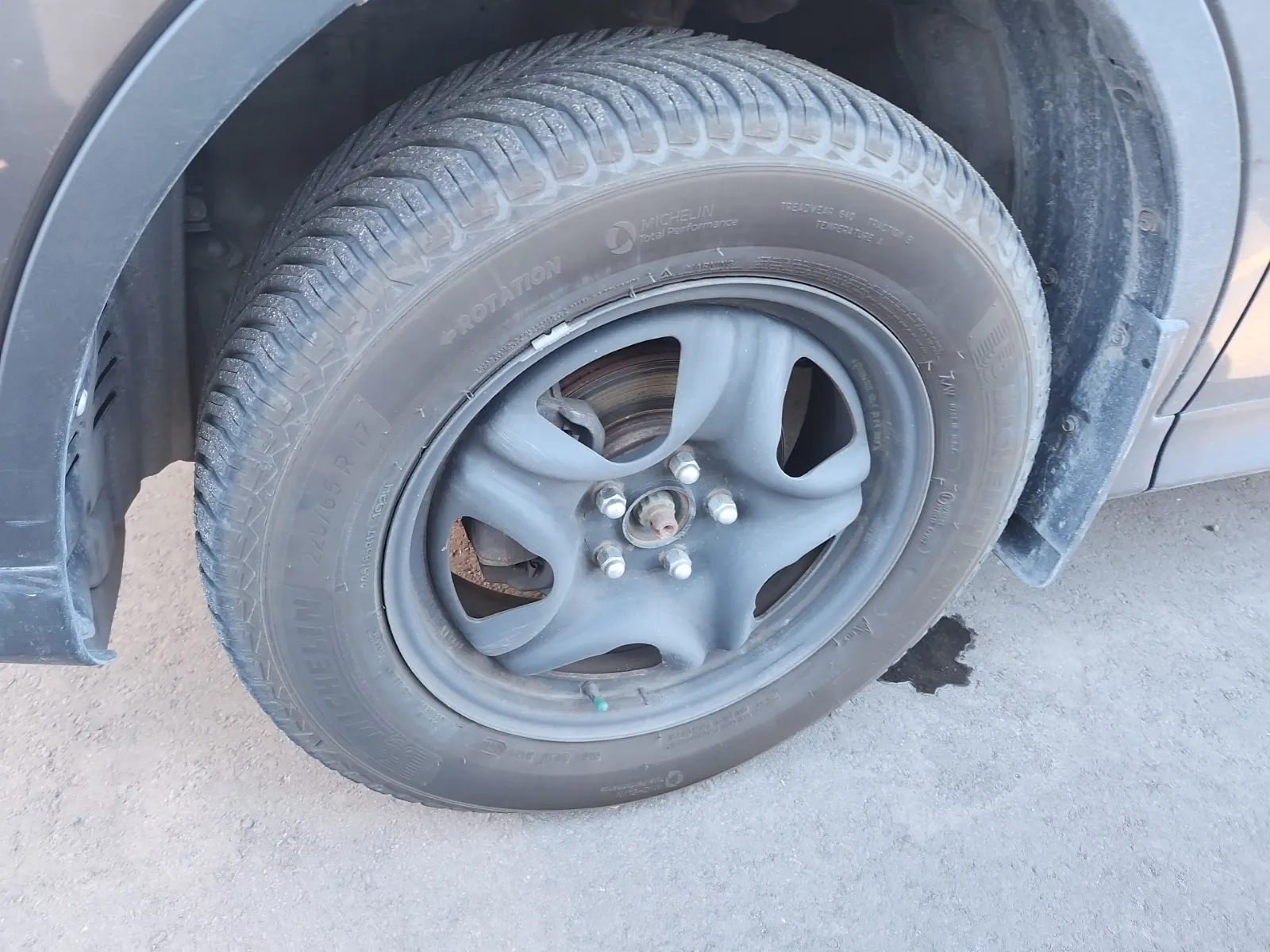 Front driver wheel/tire photo