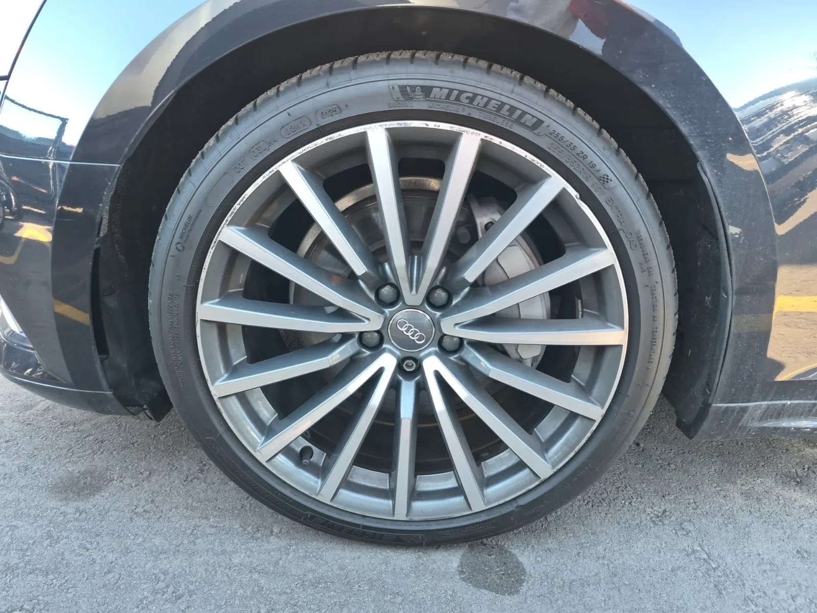 Front driver wheel/tire photo