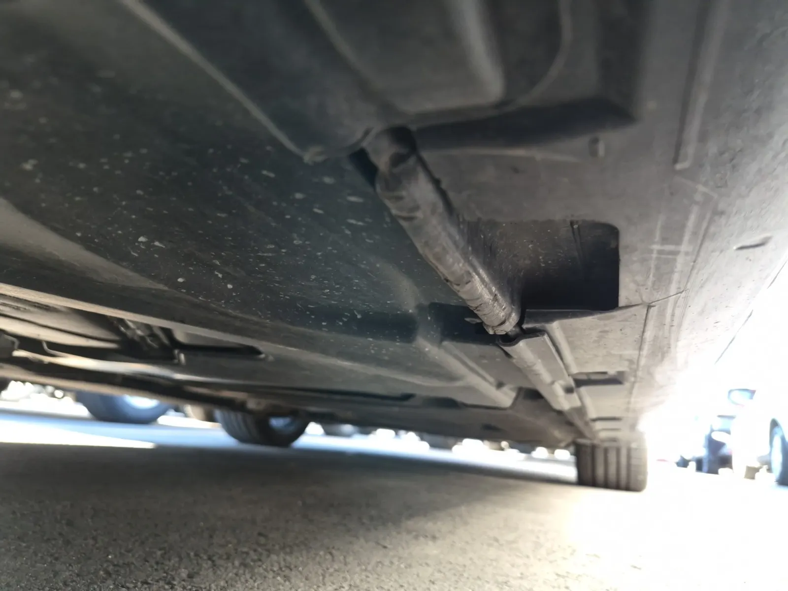 Undercarriage - Passenger Photo