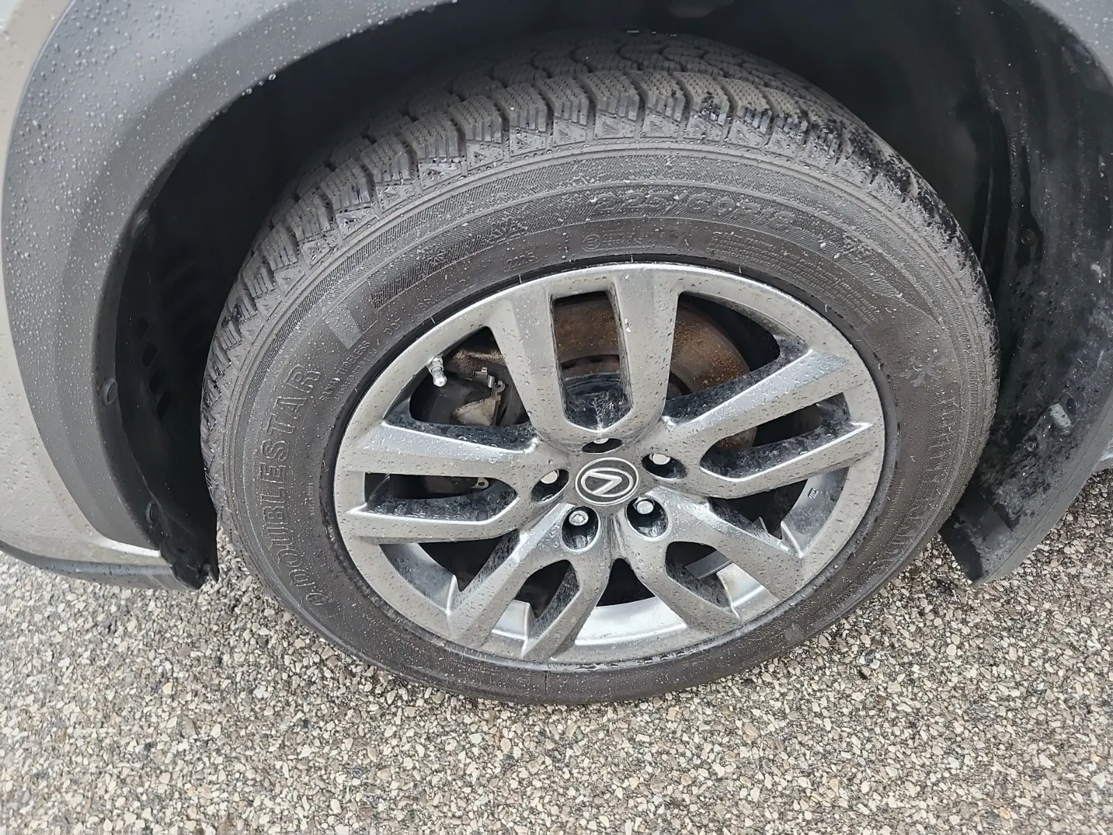 Front driver wheel/tire photo