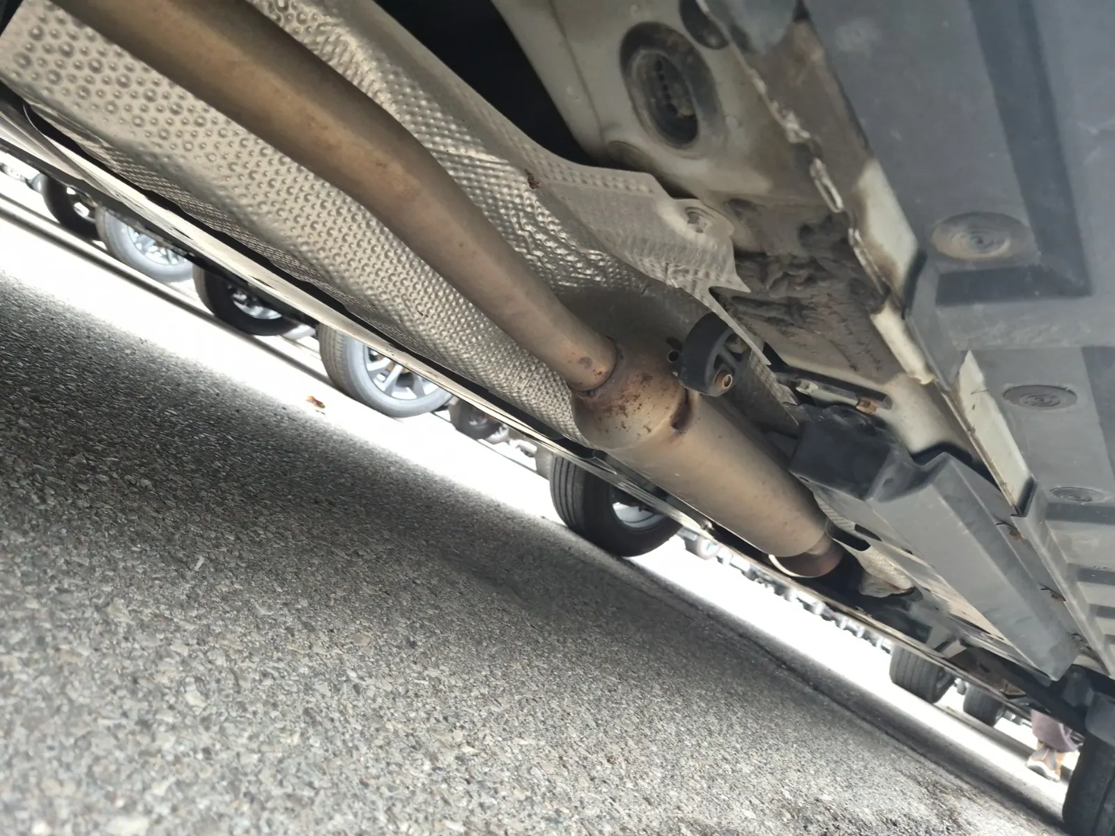 Undercarriage - Passenger Photo