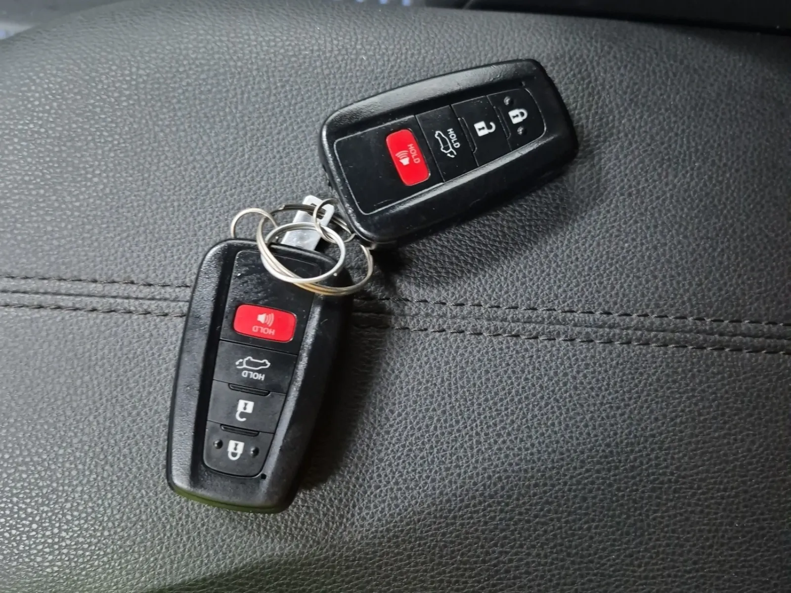 Keys/Fobs/Manual Photo