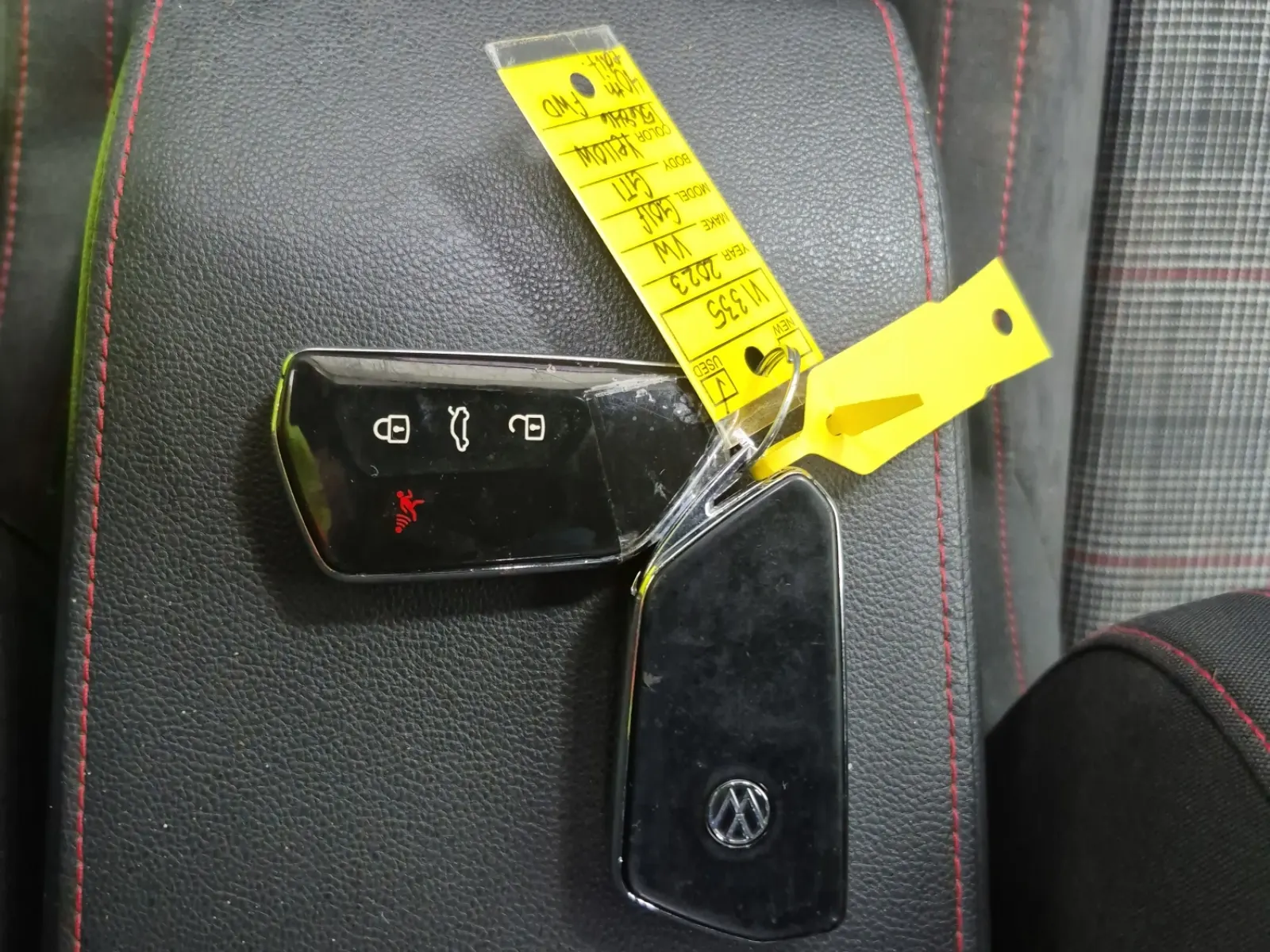 Keys/Fobs/Manual Photo