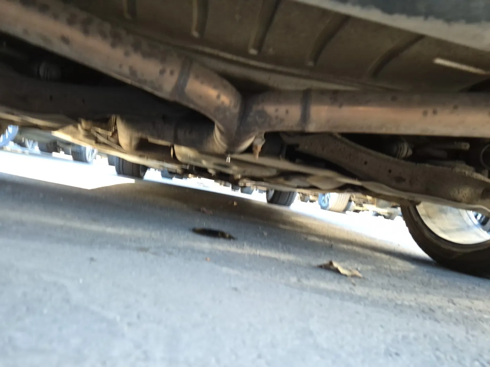 Undercarriage - Rear Photo
