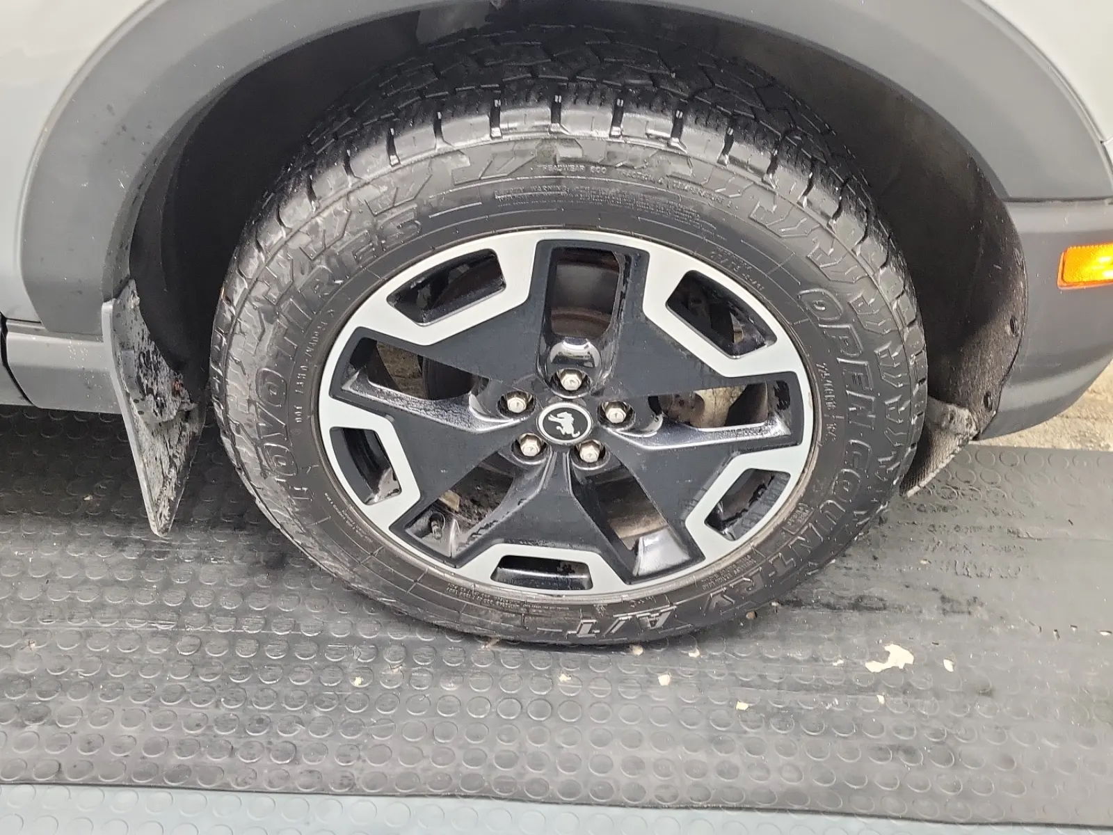 Right Front Wheel/Tire Photo